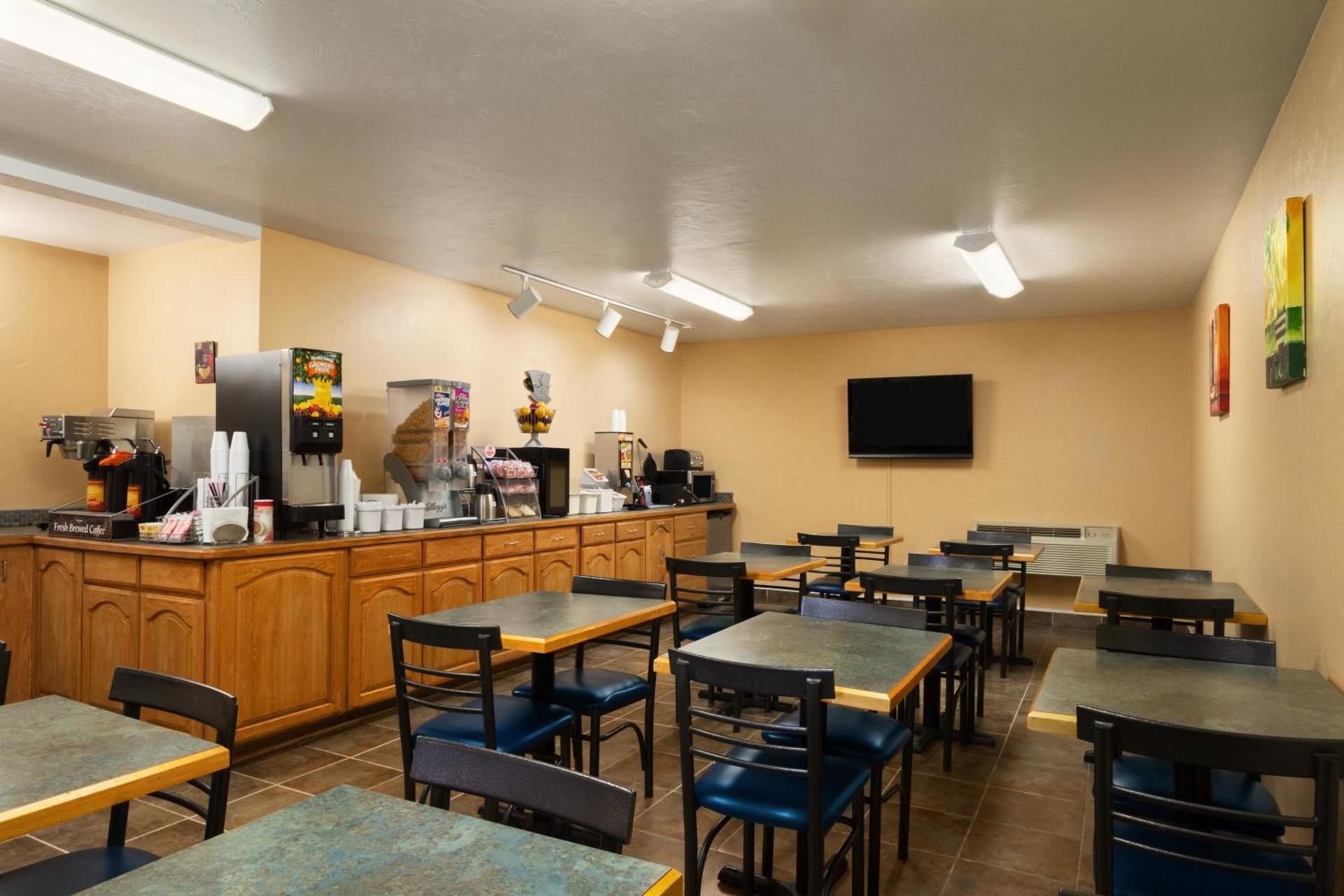 Super 8 by Wyndham Kennewick photo 31