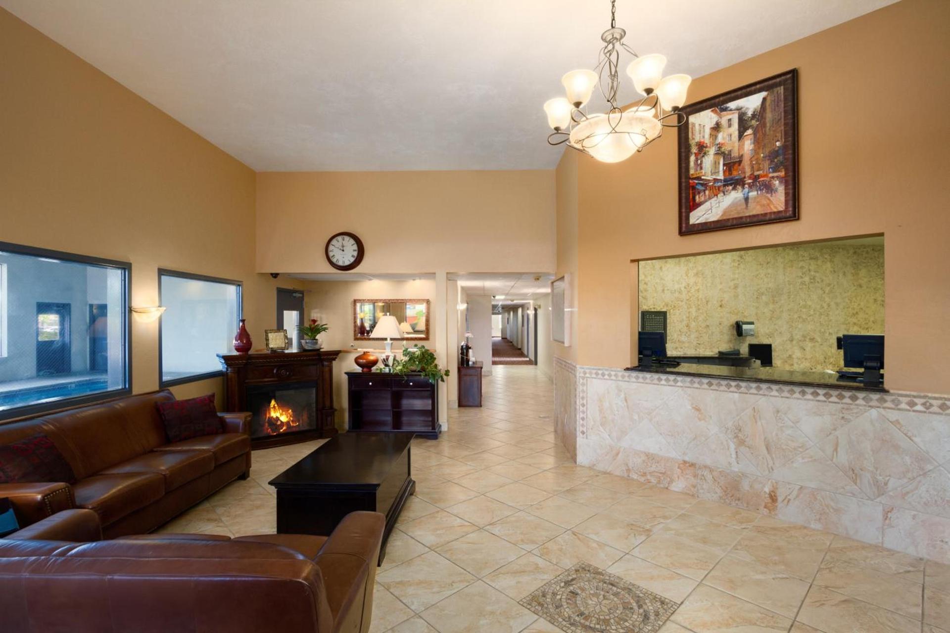 Super 8 by Wyndham Kennewick photo 2