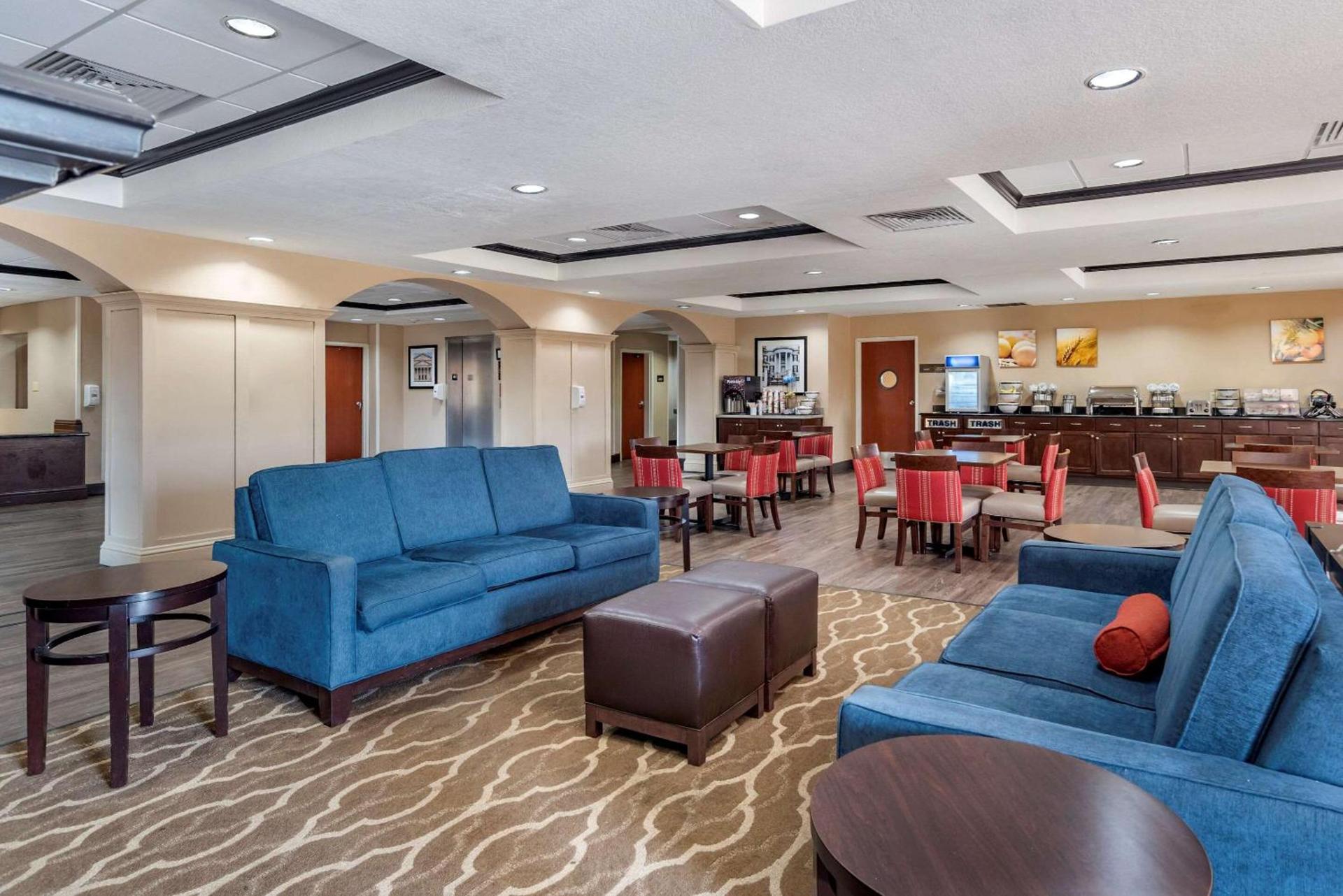 Comfort Inn & Suites Clinton - Jackson West photo 3