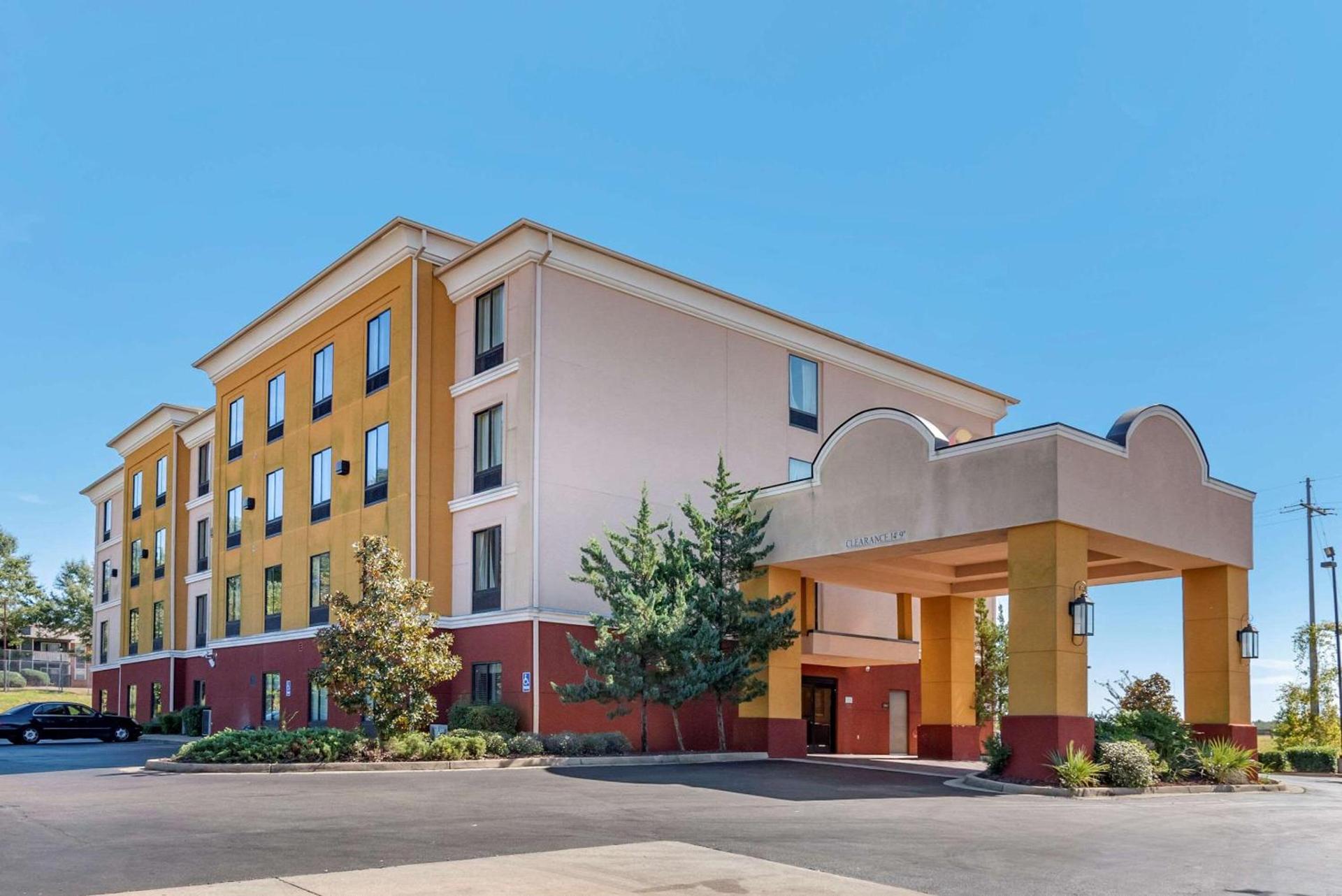 Comfort Inn & Suites Clinton - Jackson West photo 2