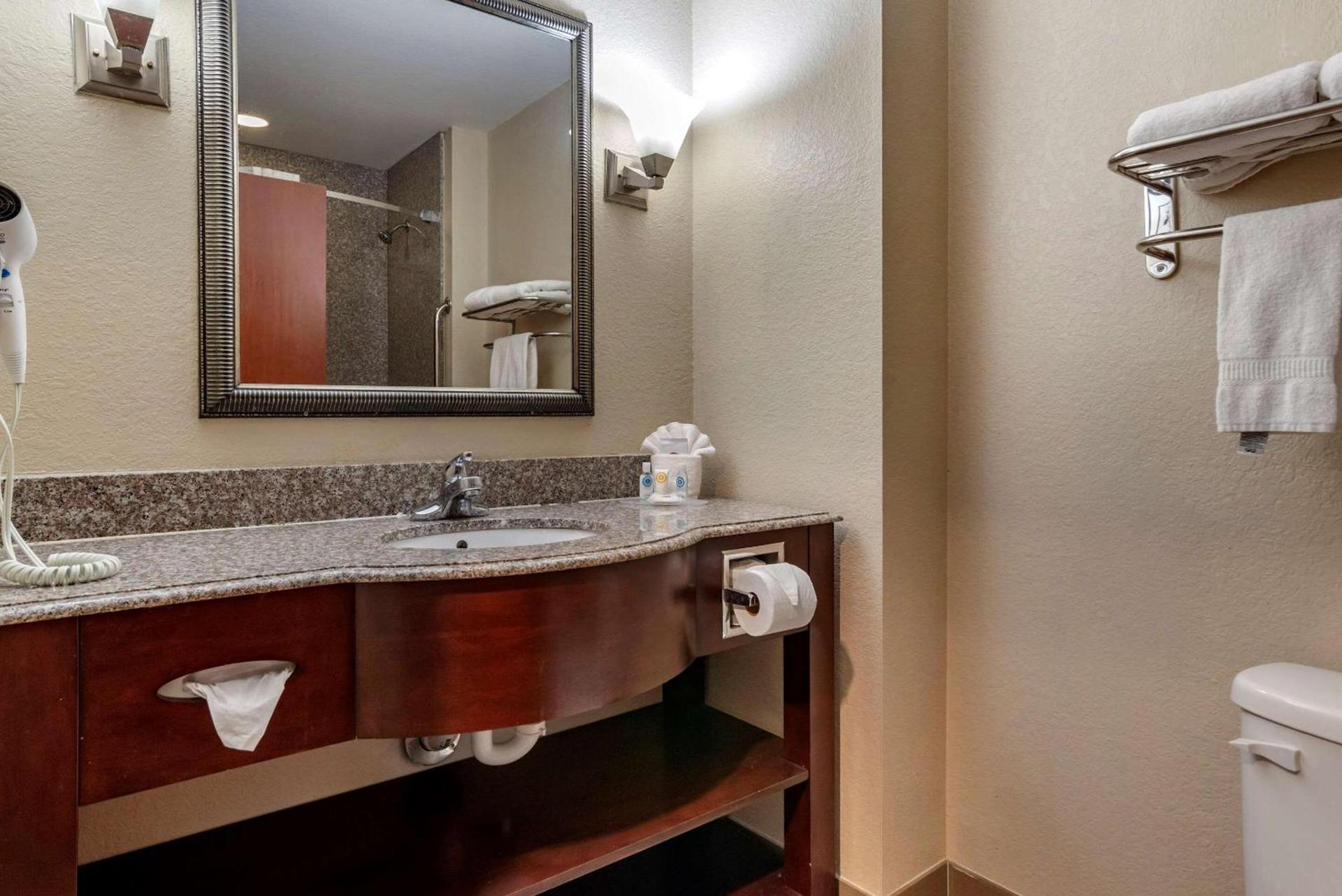 Comfort Inn & Suites Clinton - Jackson West photo 19