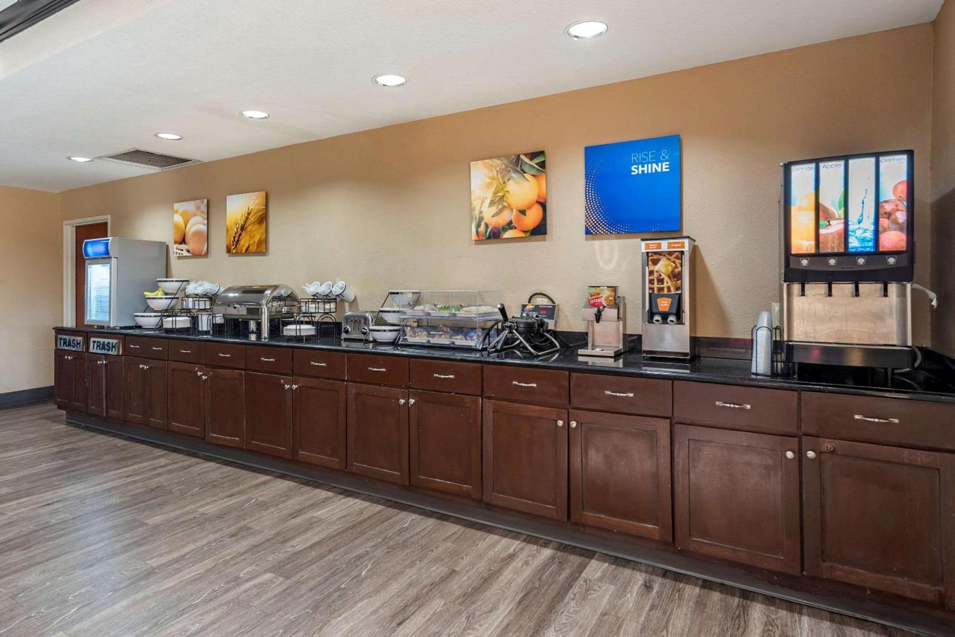 Comfort Inn & Suites Clinton - Jackson West photo 25