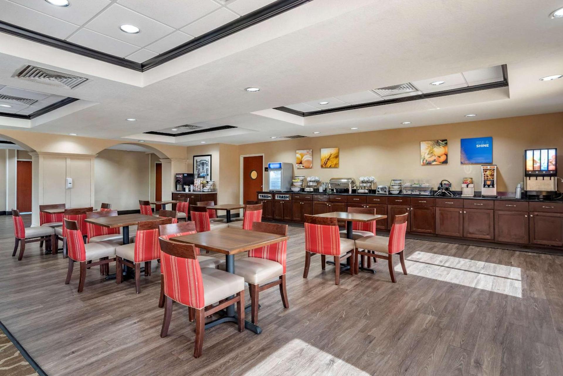 Comfort Inn & Suites Clinton - Jackson West photo 26