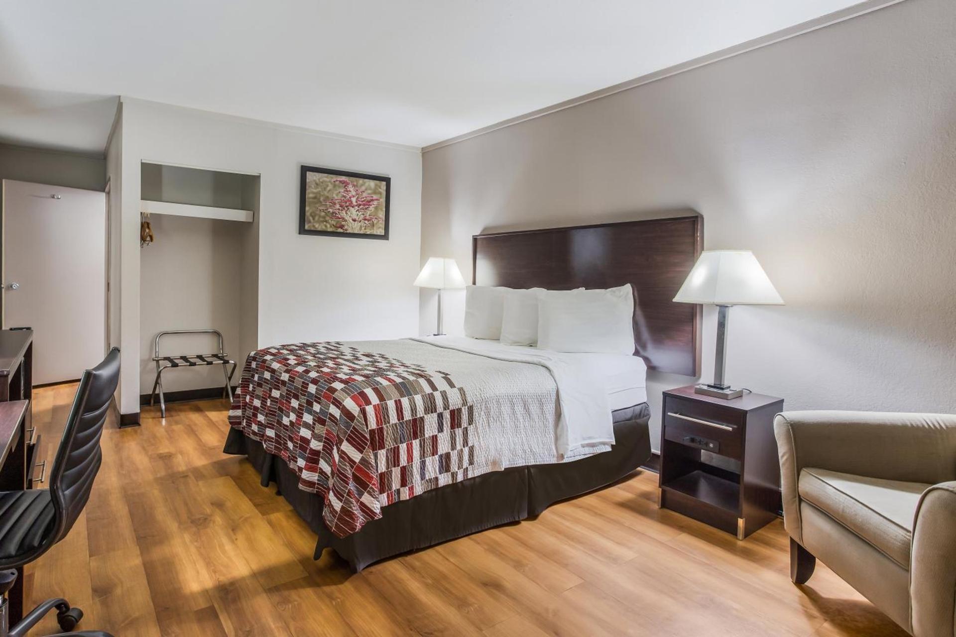 Red Roof Inn Meridian photo 35