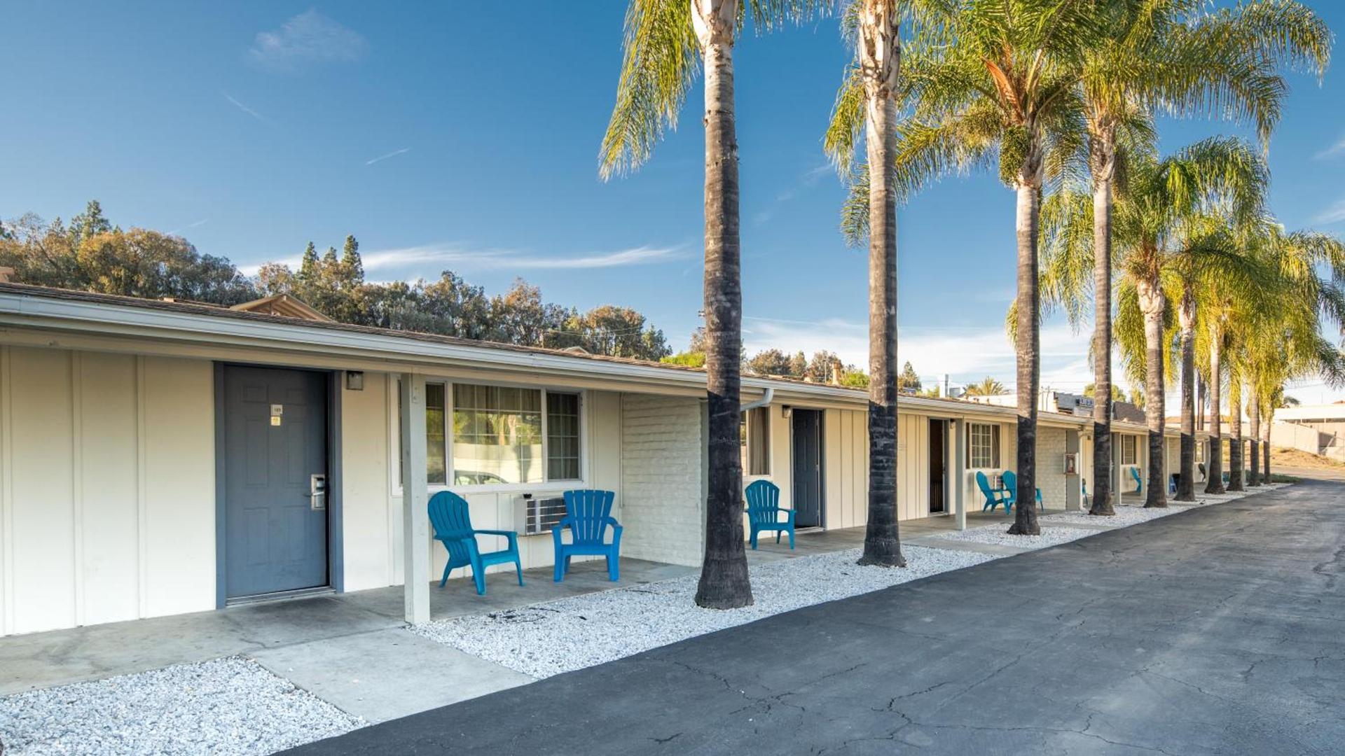 Fallbrook Country Inn photo 9
