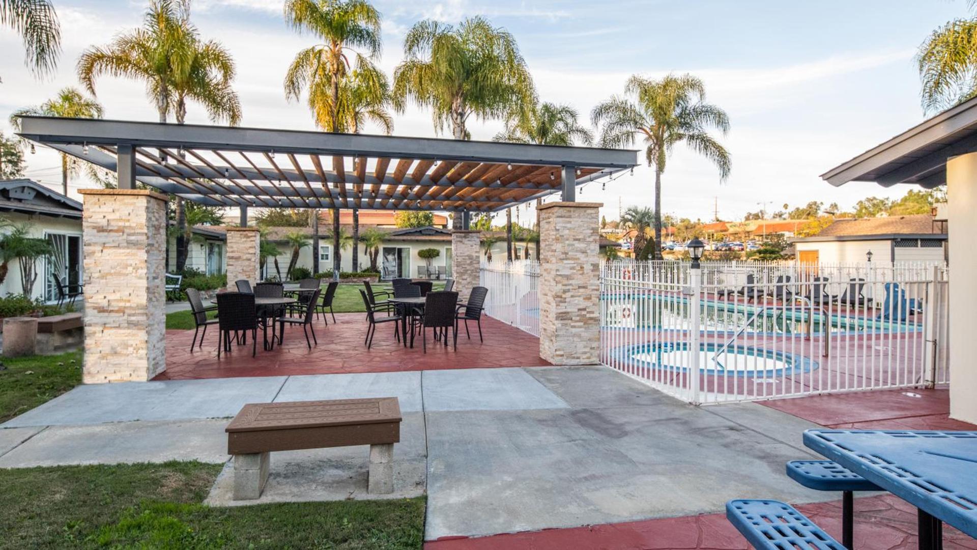 Fallbrook Country Inn photo 12
