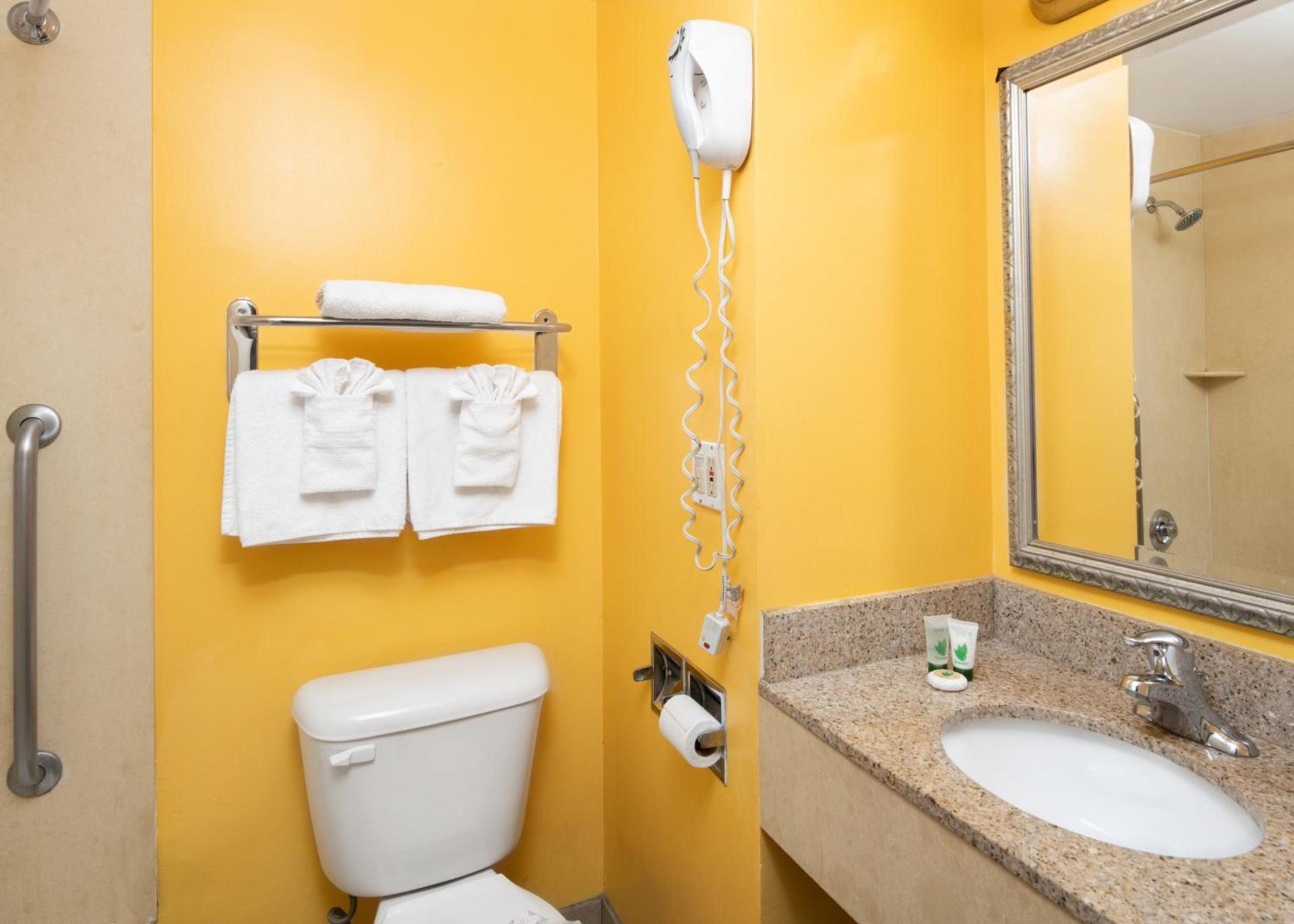 Fallbrook Country Inn photo 17