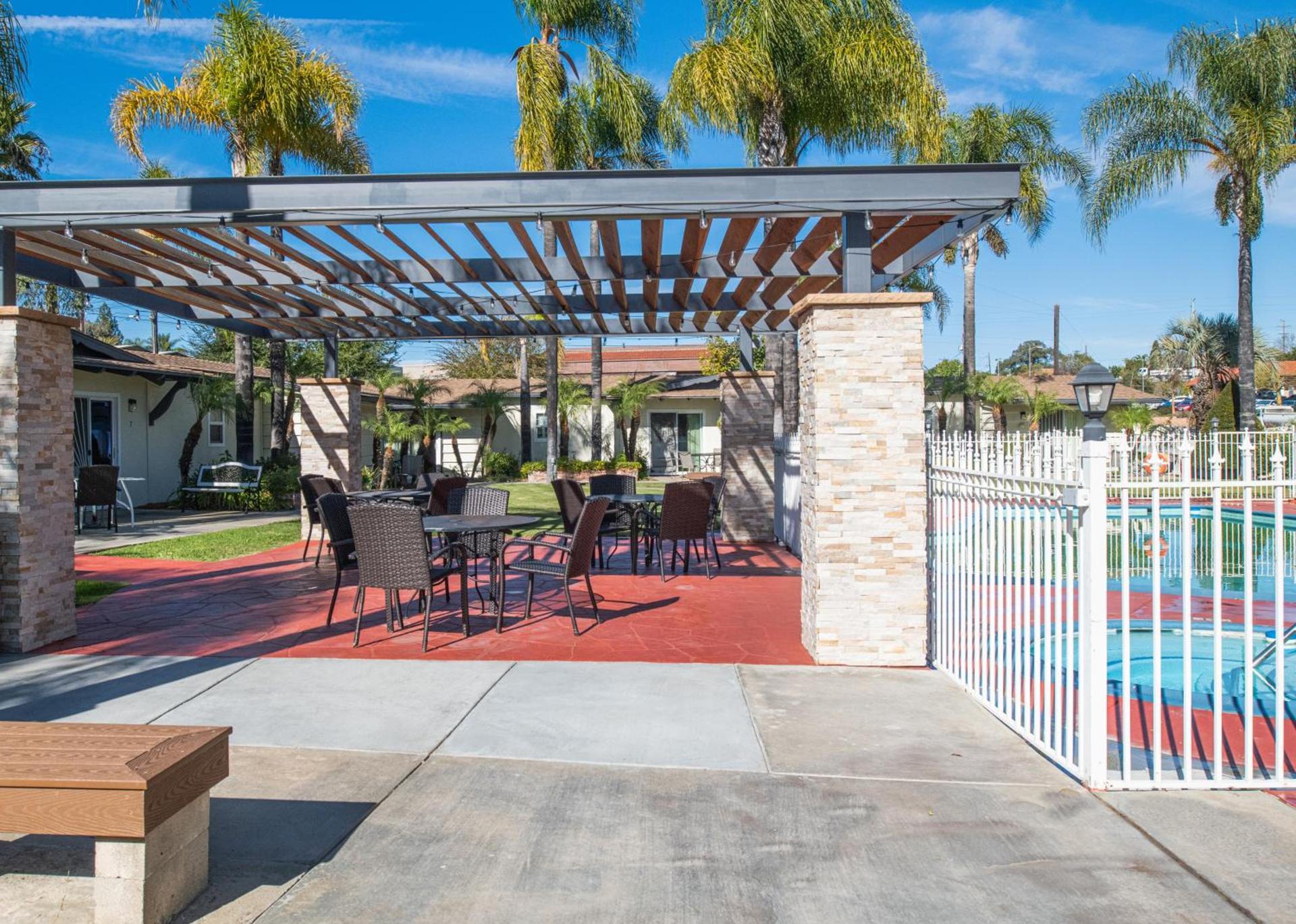 Fallbrook Country Inn photo 14