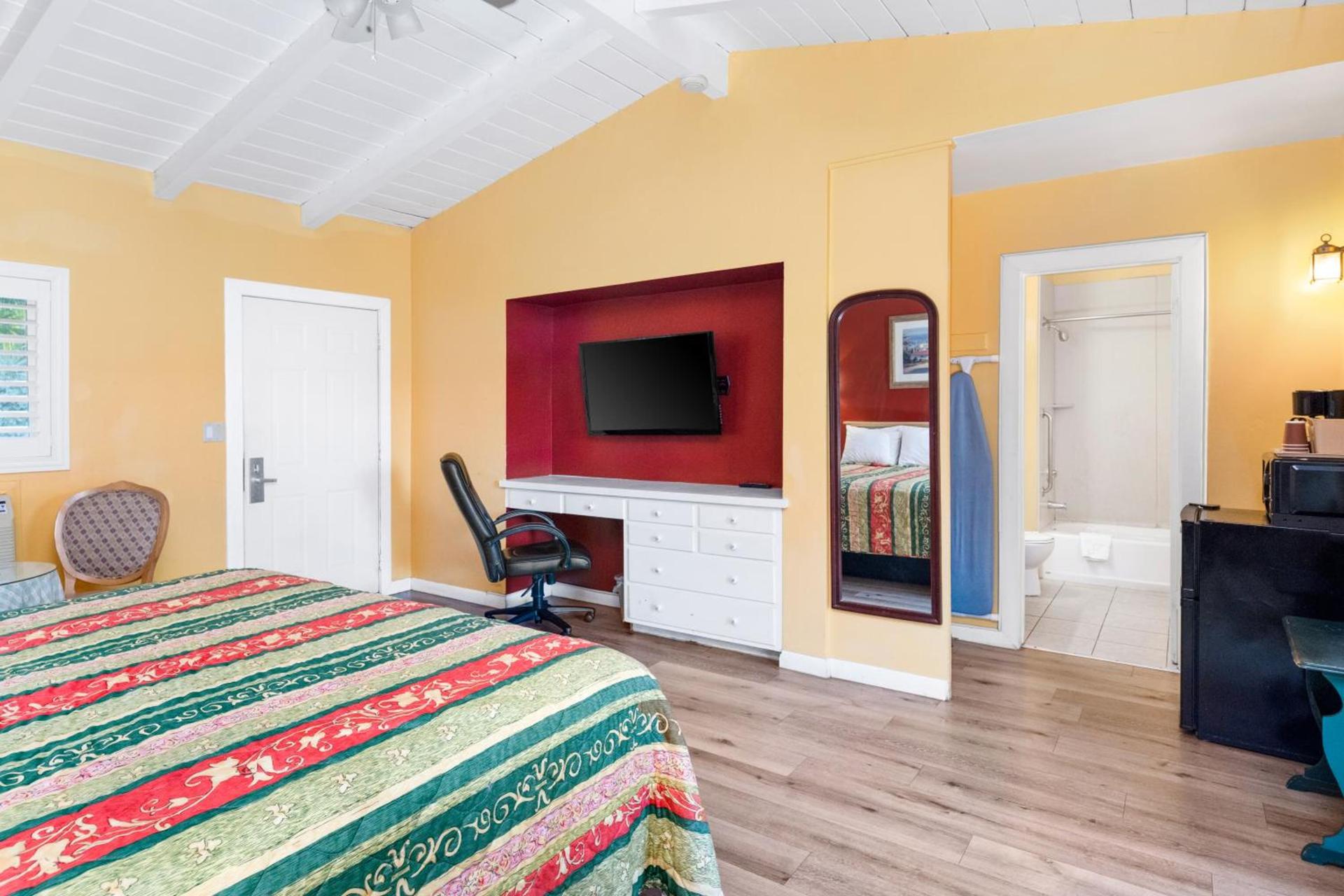 Fallbrook Country Inn photo 15