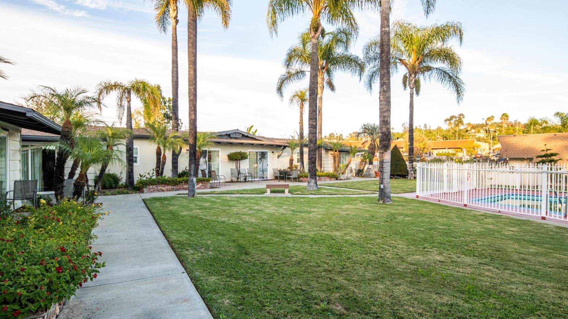 Fallbrook Country Inn photo 35