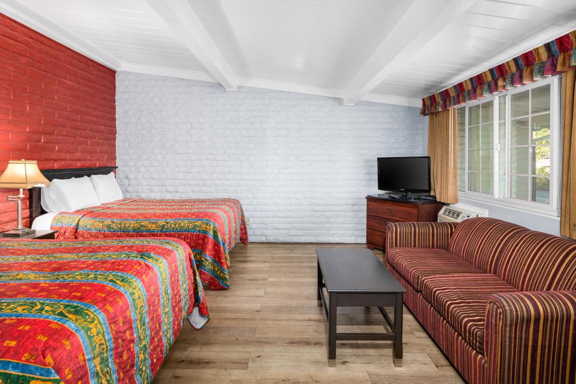 Fallbrook Country Inn photo 34