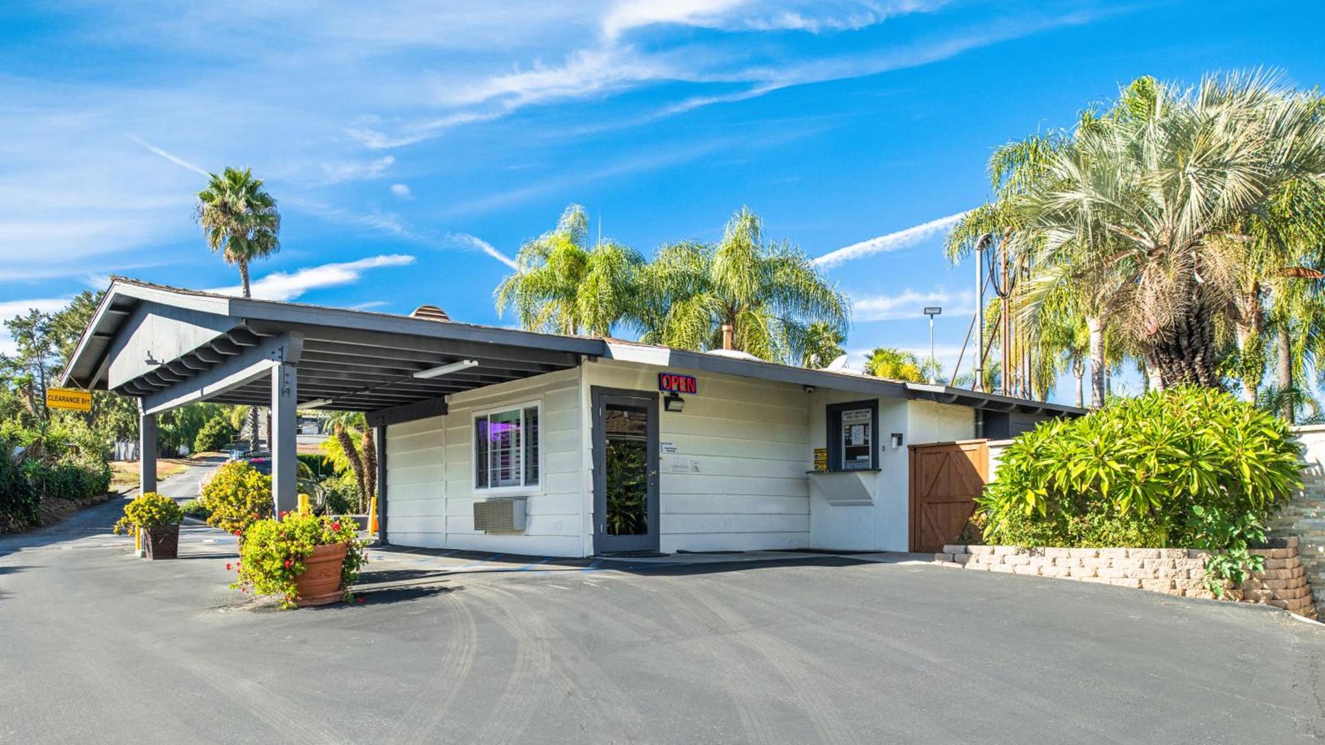 Fallbrook Country Inn photo 31