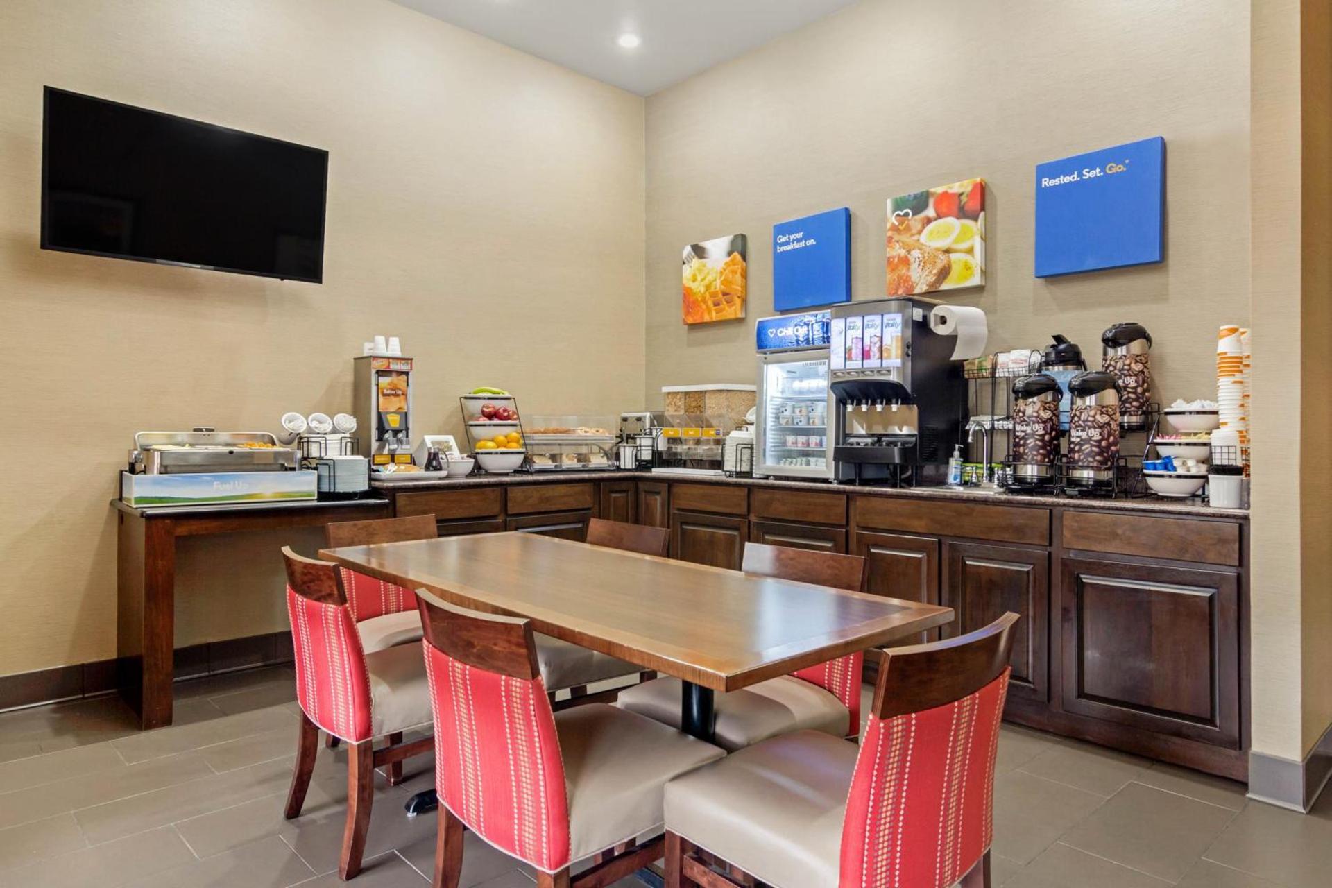 Comfort Inn & Suites Greeley photo 24