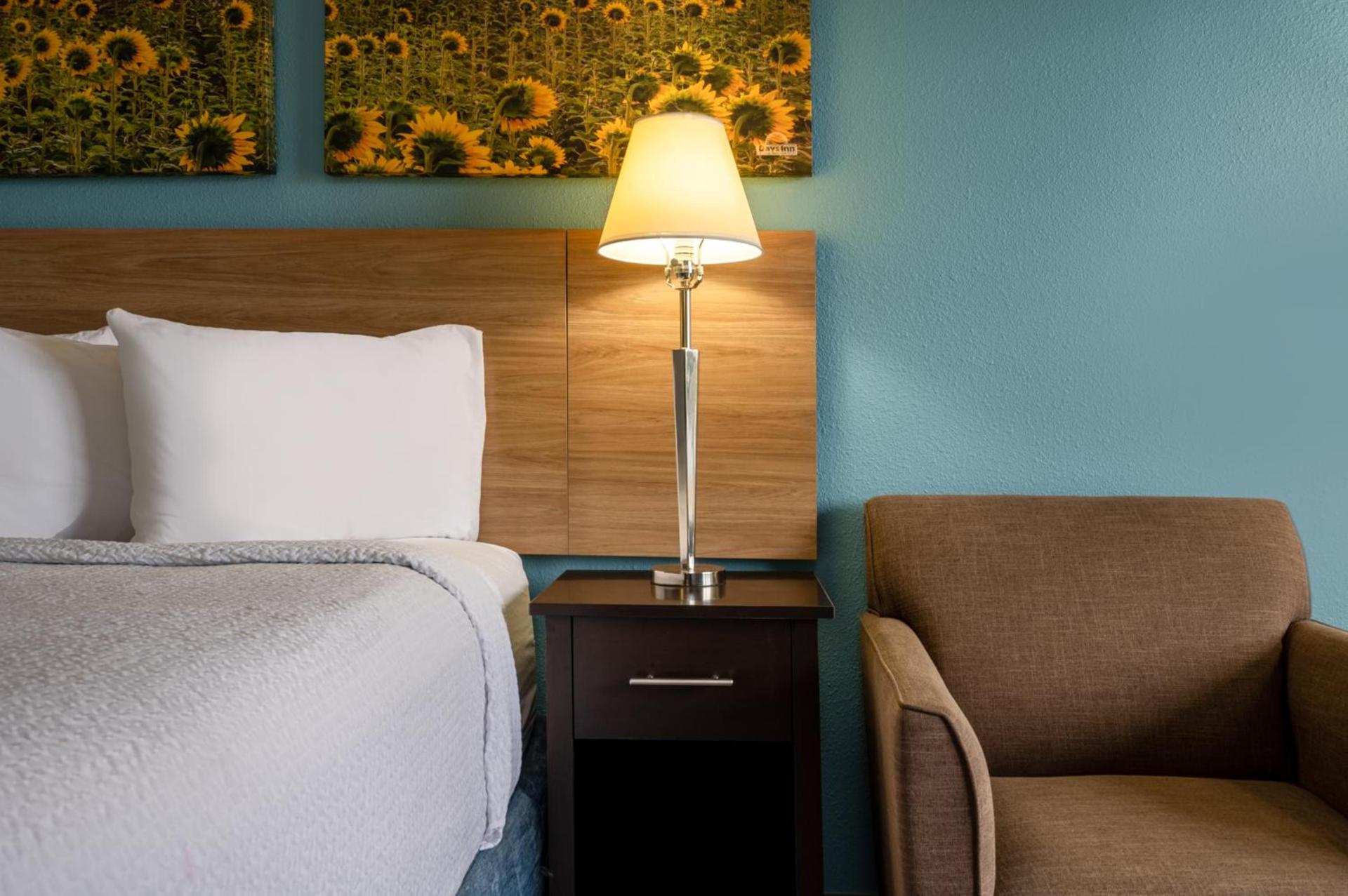 Days Inn by Wyndham Perrysburg Toledo photo 31