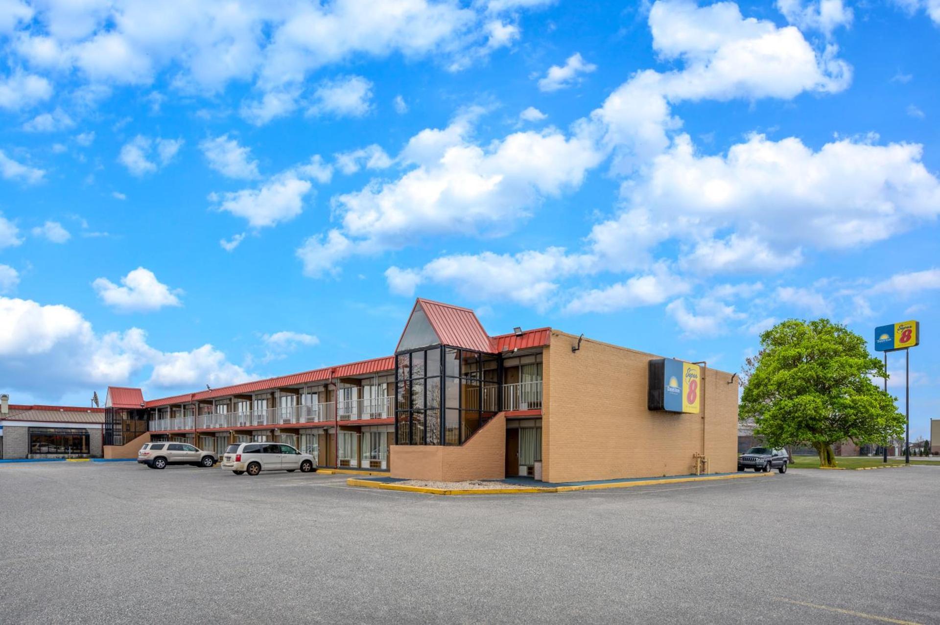 Super 8 by Wyndham Perrysburg-Toledo photo 32