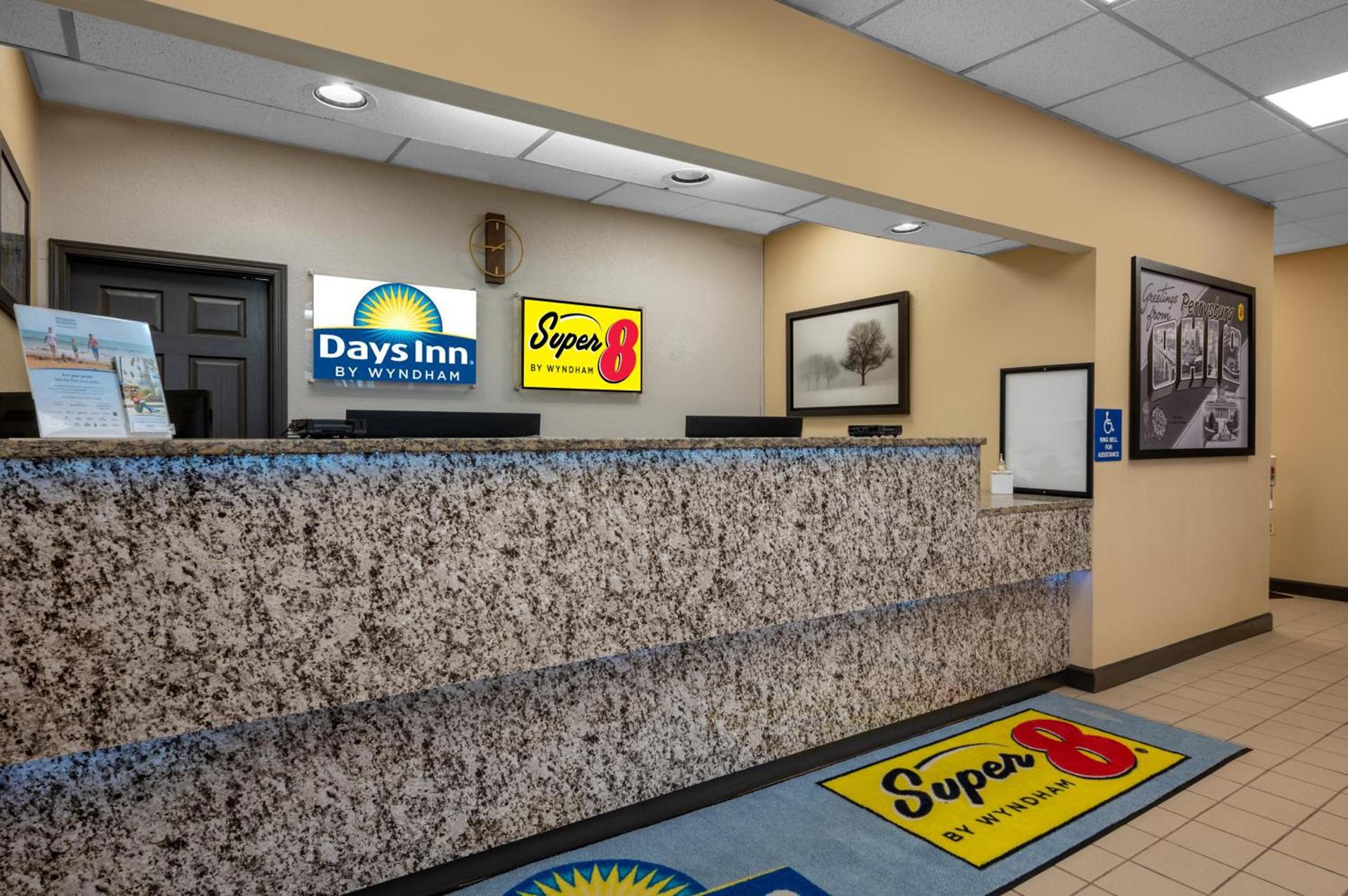 Super 8 by Wyndham Perrysburg-Toledo photo 33