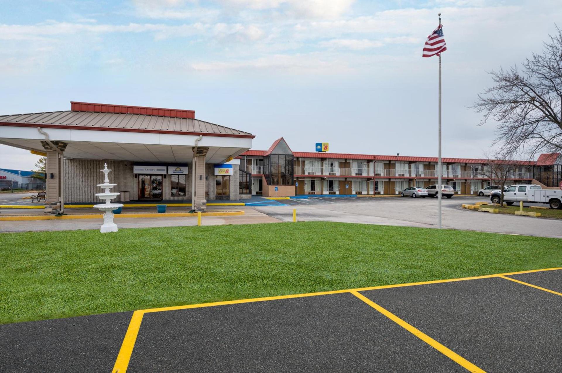 Super 8 by Wyndham Perrysburg-Toledo photo 28