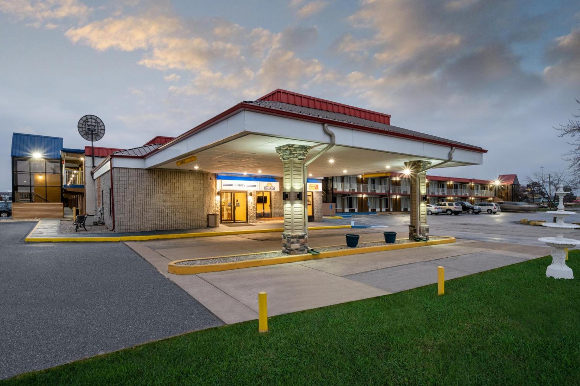 Super 8 by Wyndham Perrysburg-Toledo photo 36