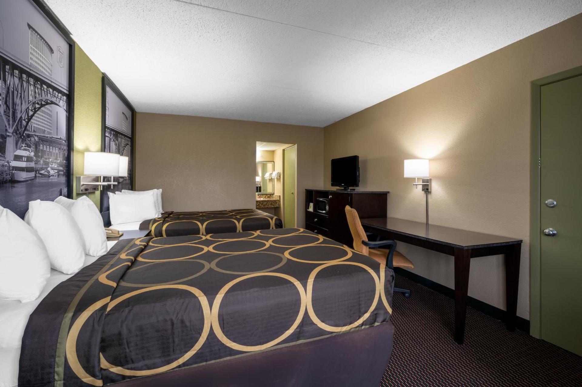 Super 8 by Wyndham Perrysburg-Toledo photo 40