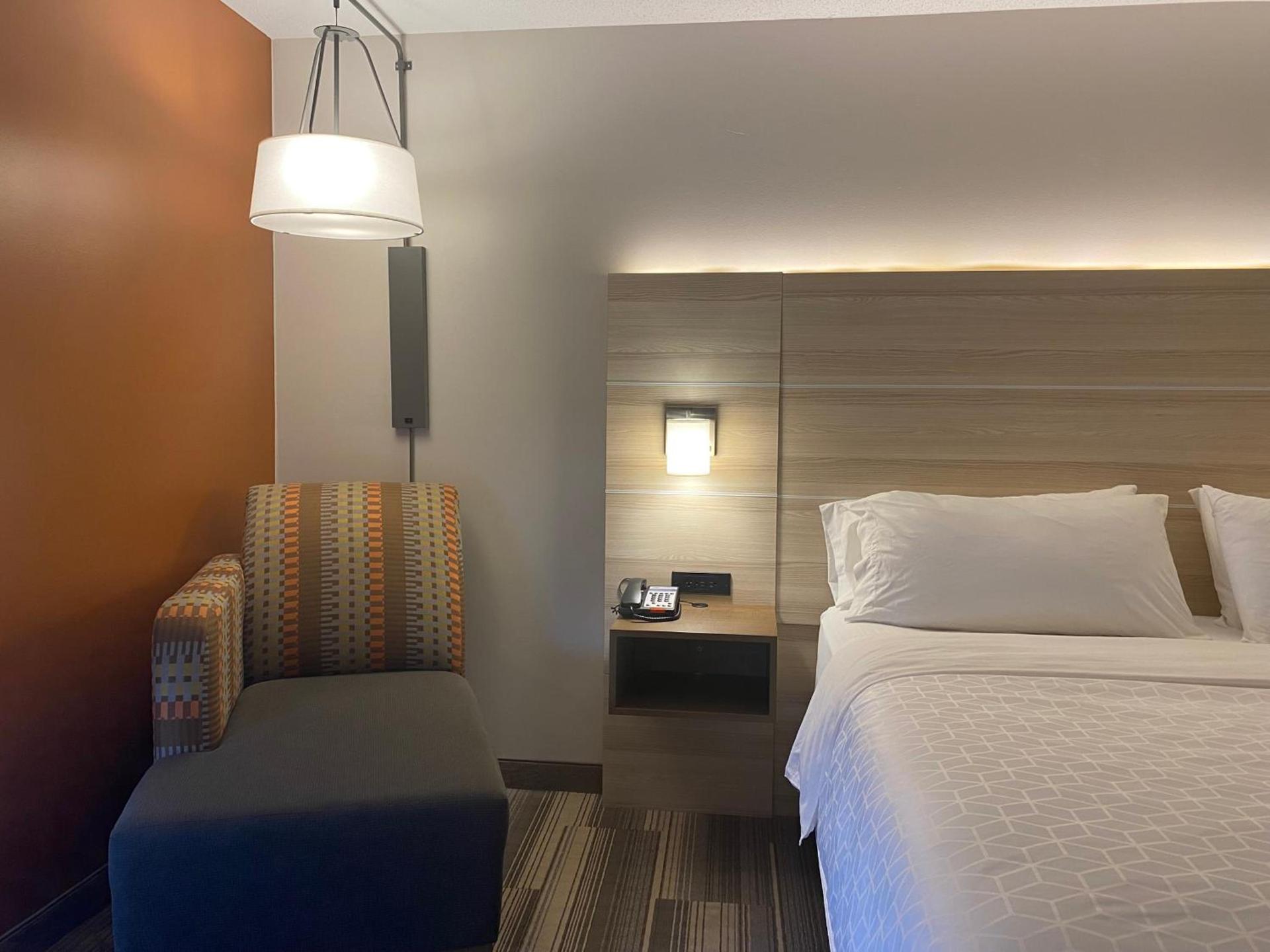 Holiday Inn Express Hotel & Suites Logansport by IHG photo 72