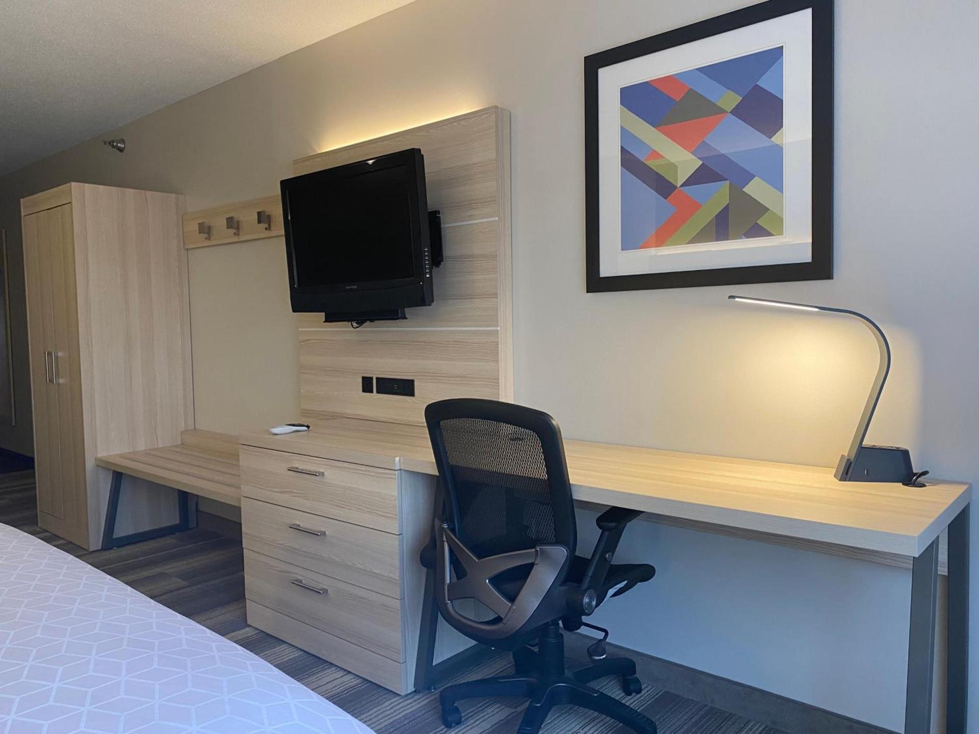 Holiday Inn Express Hotel & Suites Logansport by IHG photo 54