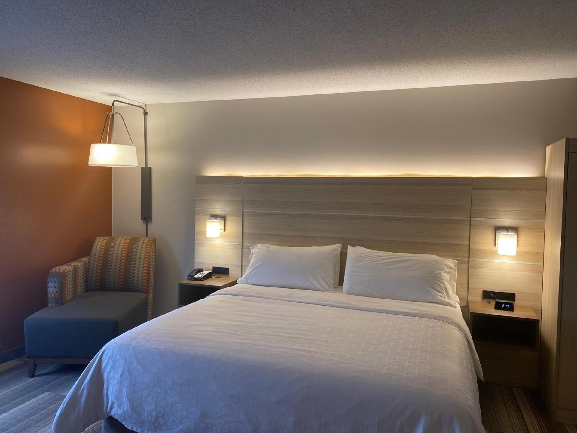 Holiday Inn Express Hotel & Suites Logansport by IHG photo 53