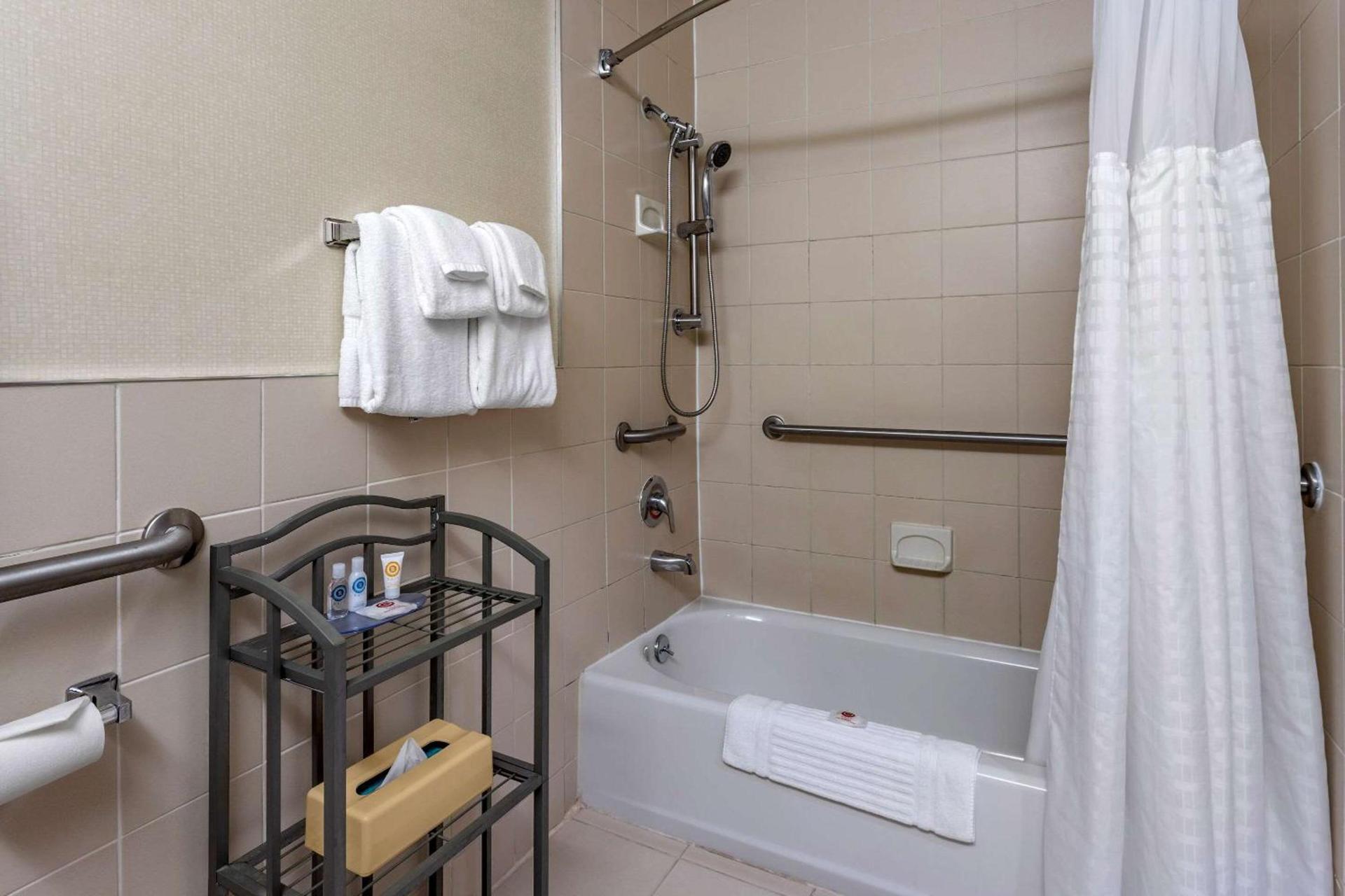 Comfort Inn Syosset-Long Island photo 22