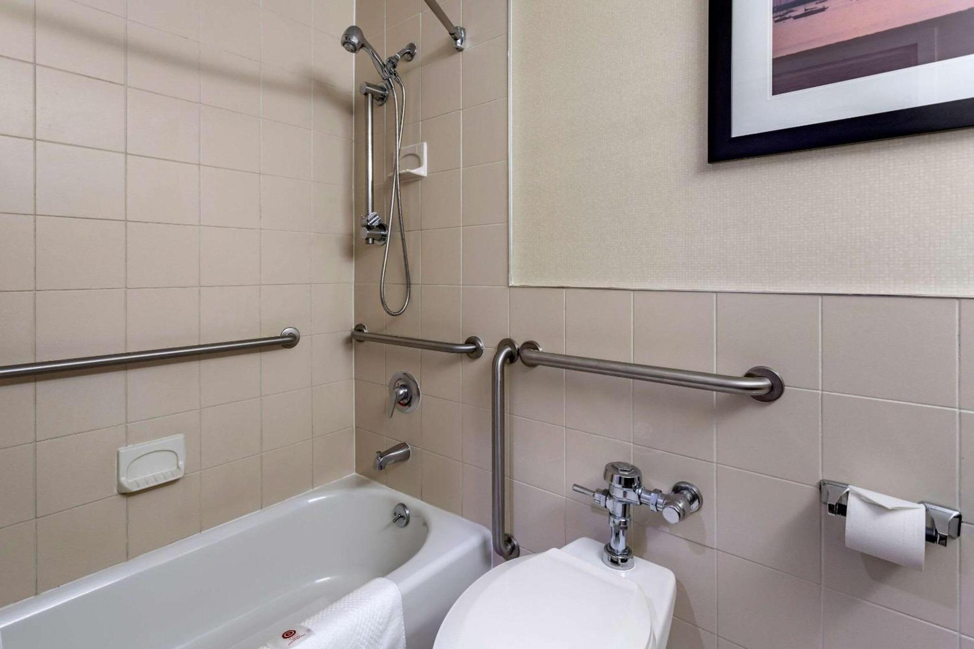 Comfort Inn Syosset-Long Island photo 34