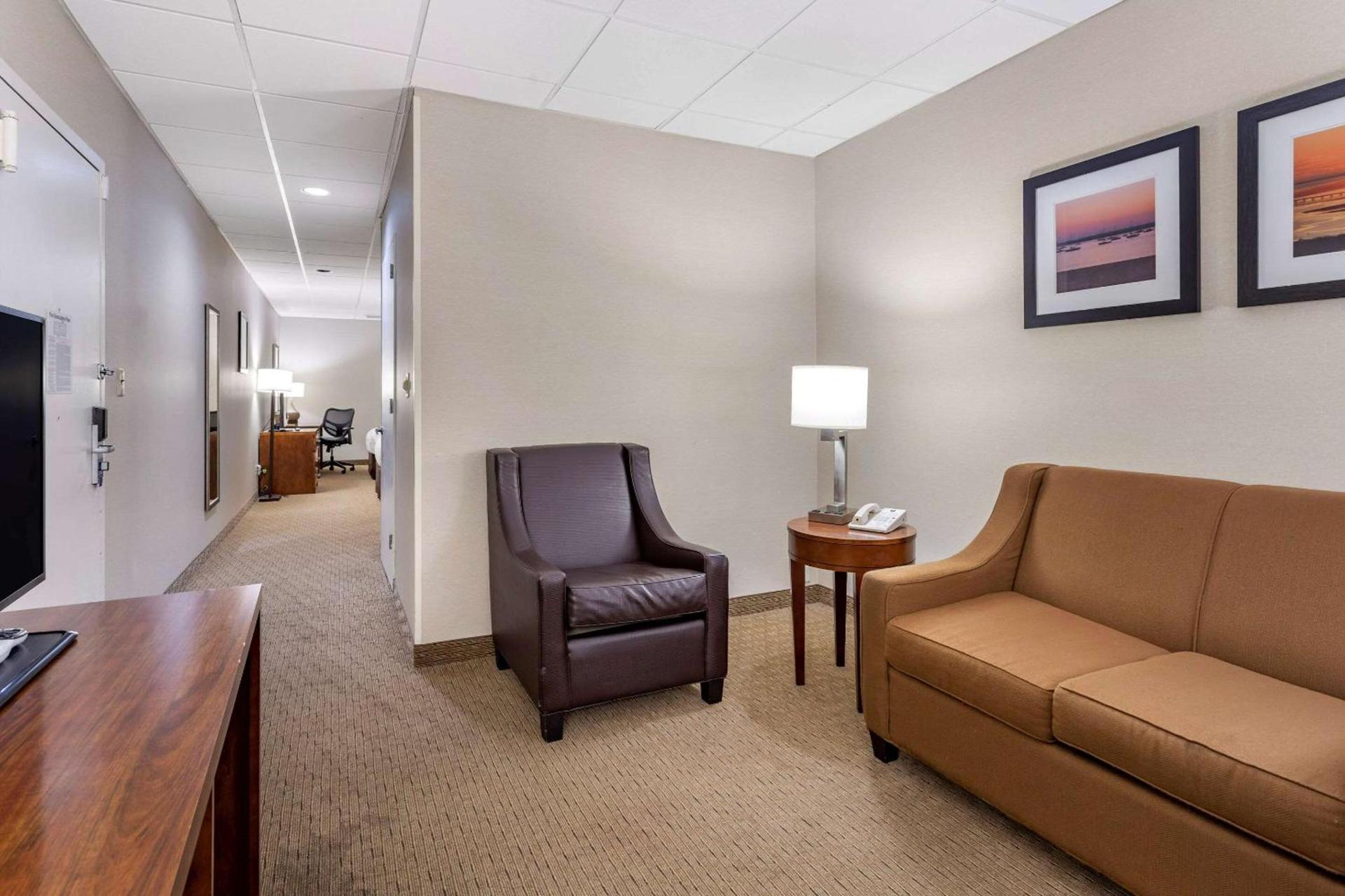 Comfort Inn Syosset-Long Island photo 37