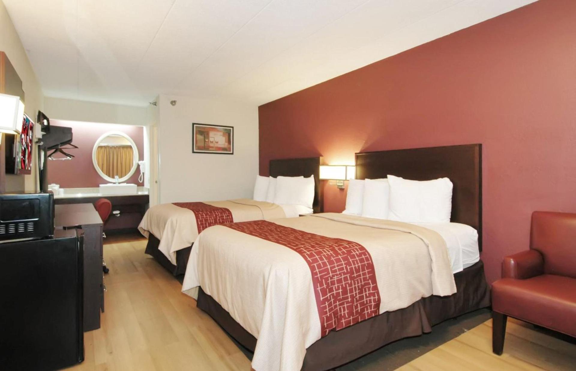Red Roof Inn PLUS Chicago - Hoffman Estates photo 12