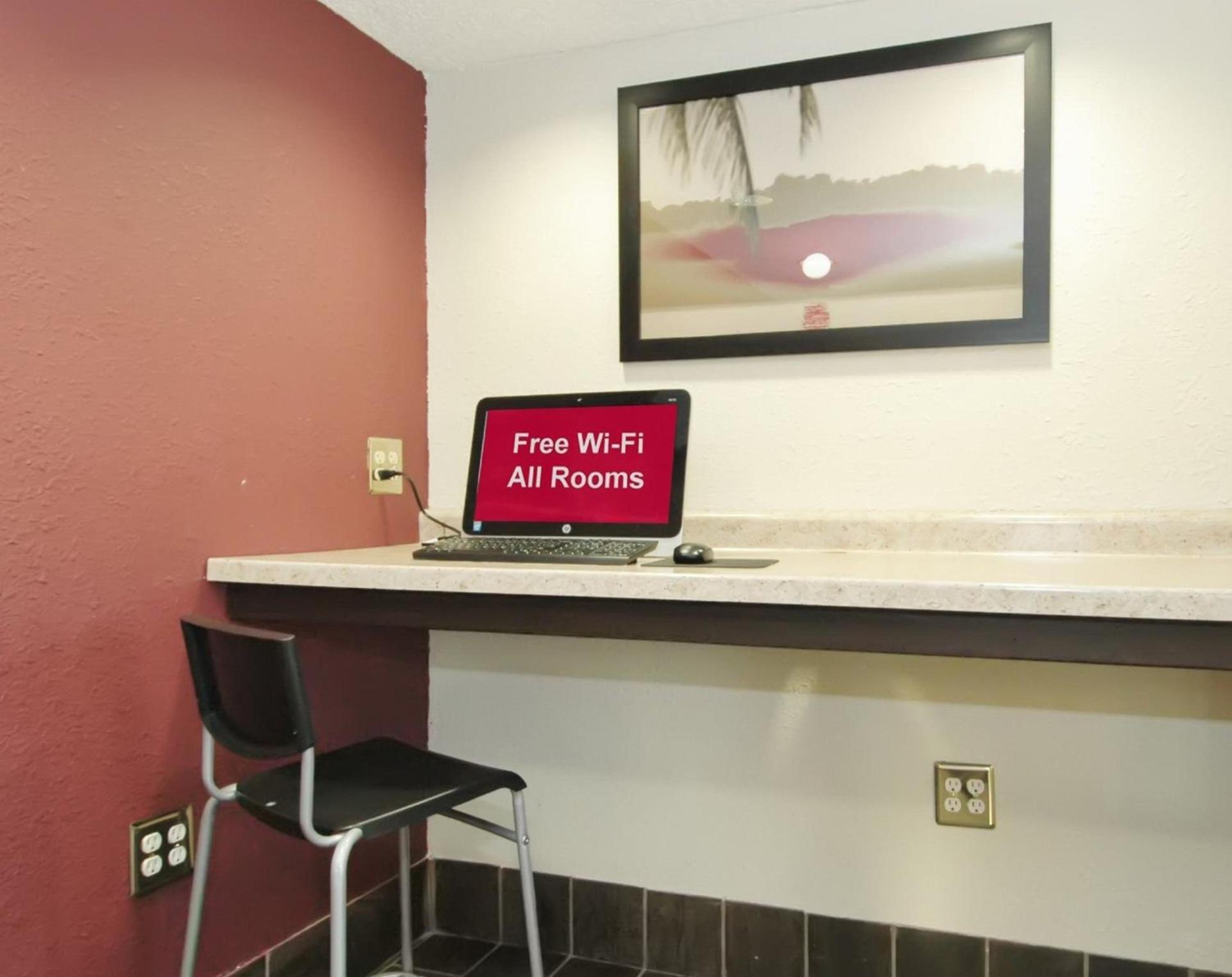 Red Roof Inn PLUS Chicago - Hoffman Estates photo 6