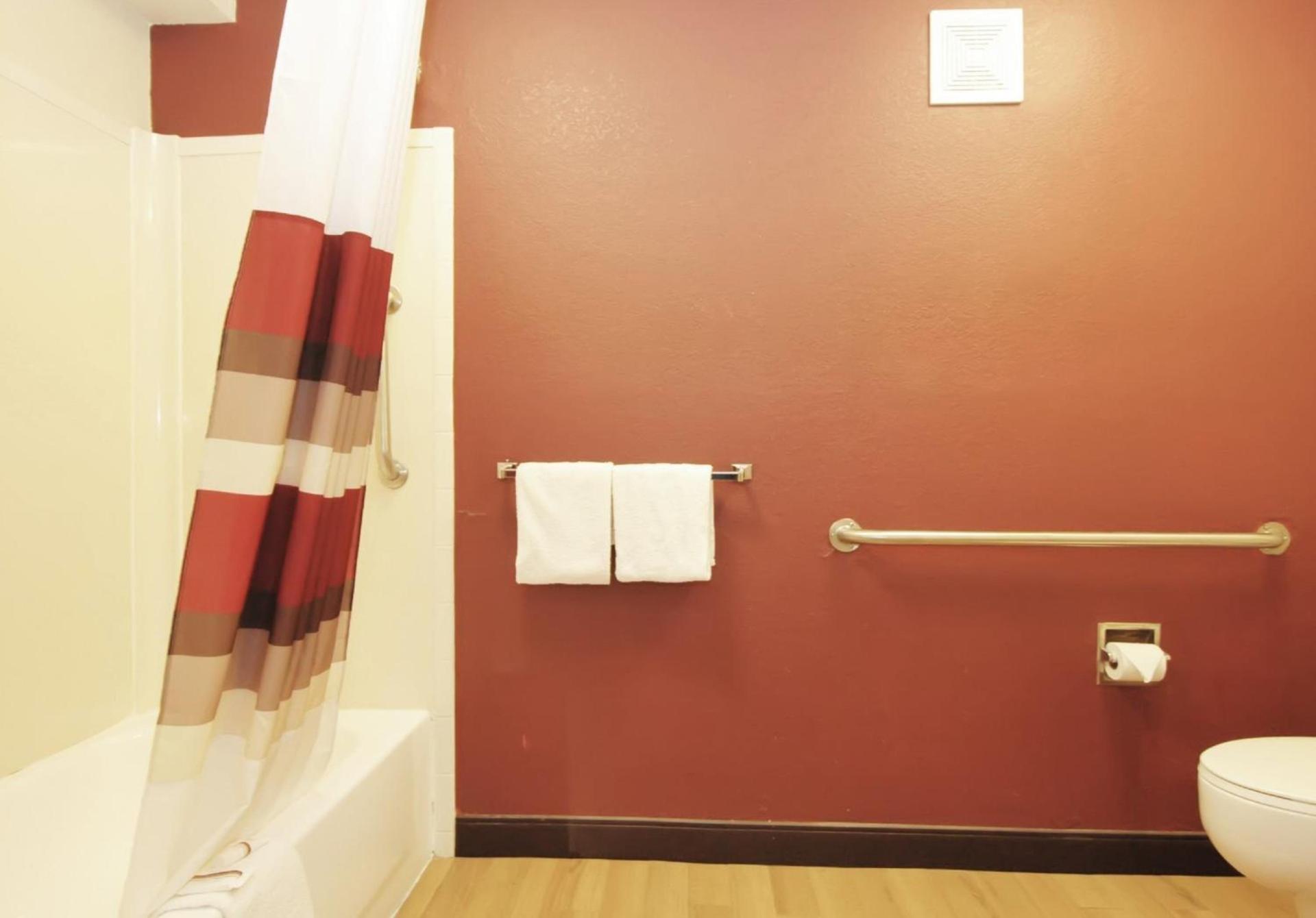 Red Roof Inn PLUS Chicago - Hoffman Estates photo 25