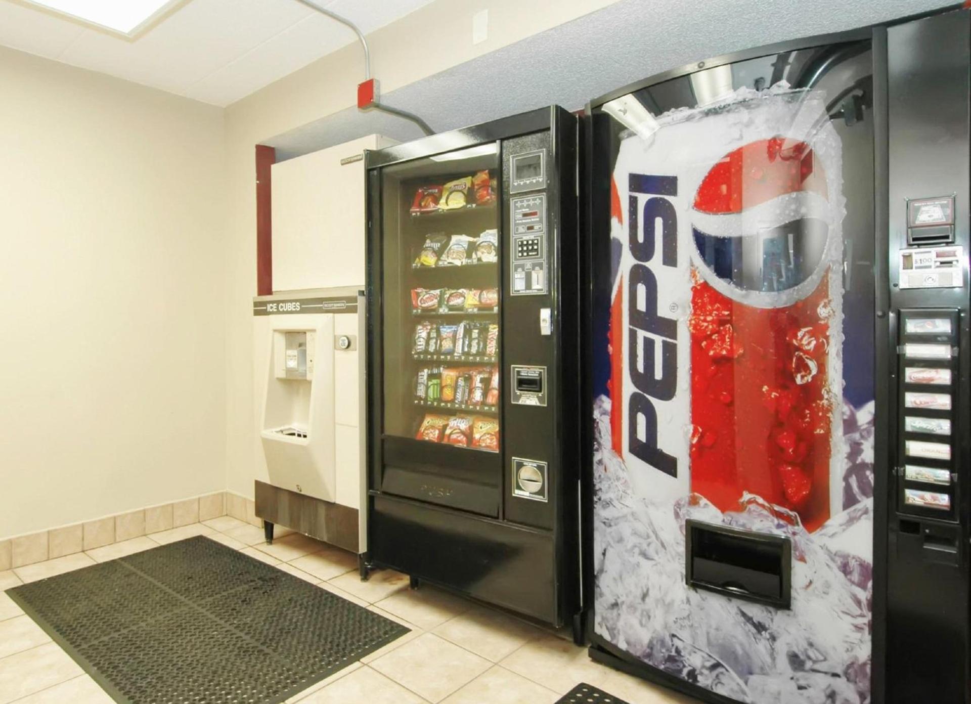 Red Roof Inn PLUS Chicago - Hoffman Estates photo 8