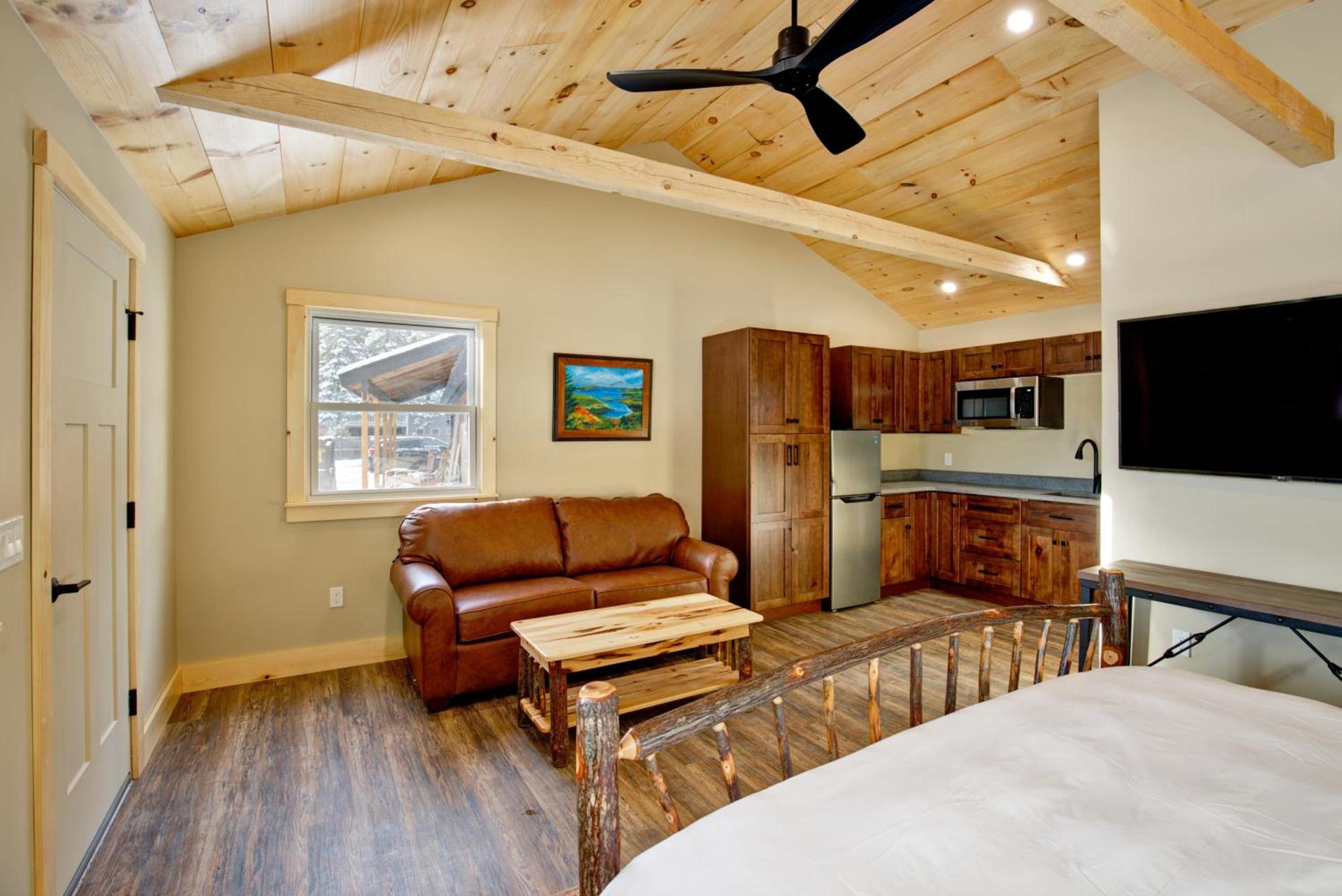 The Lodge by Sunapee Stays photo 19