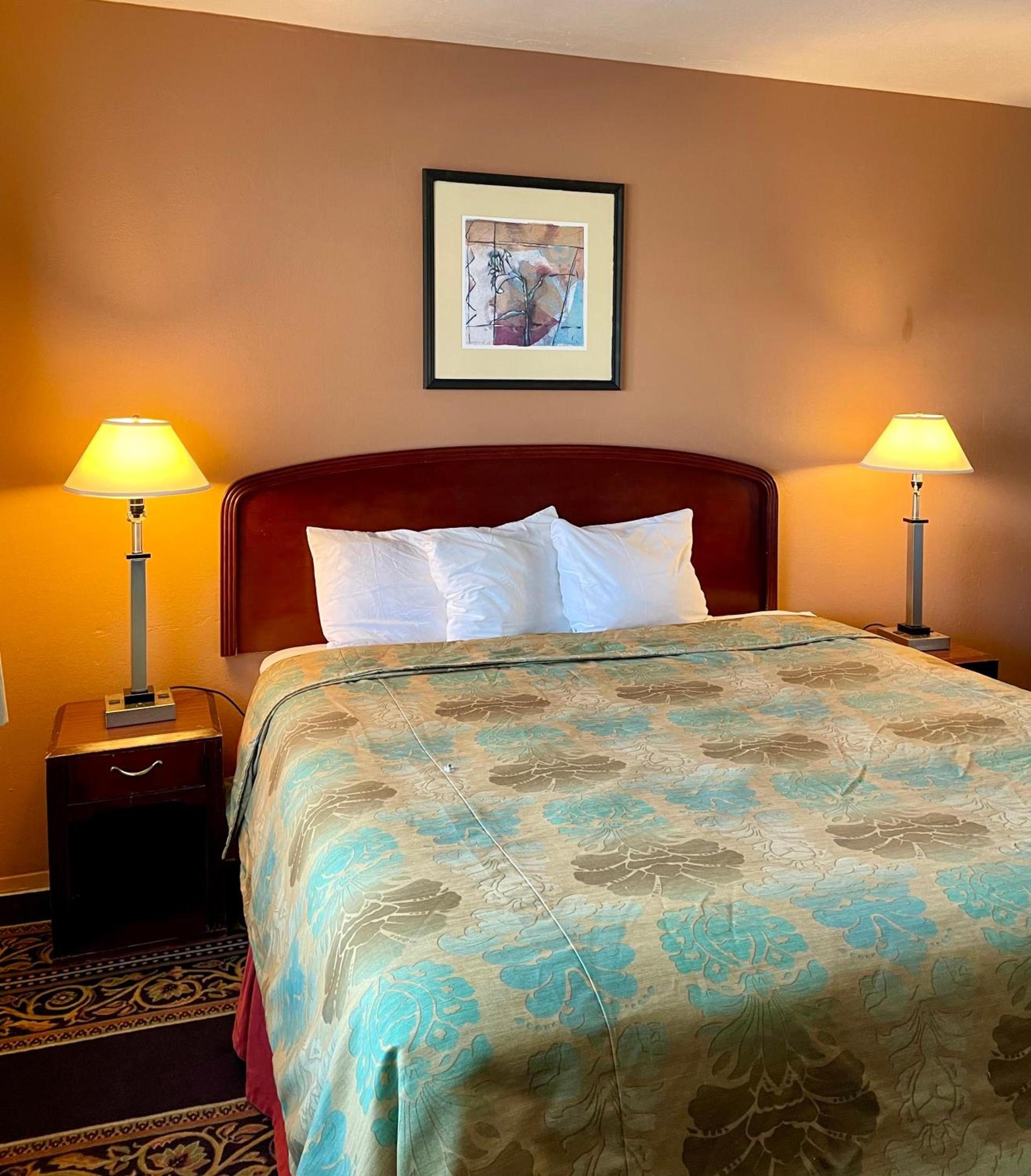 Red Bluff Inn photo 5
