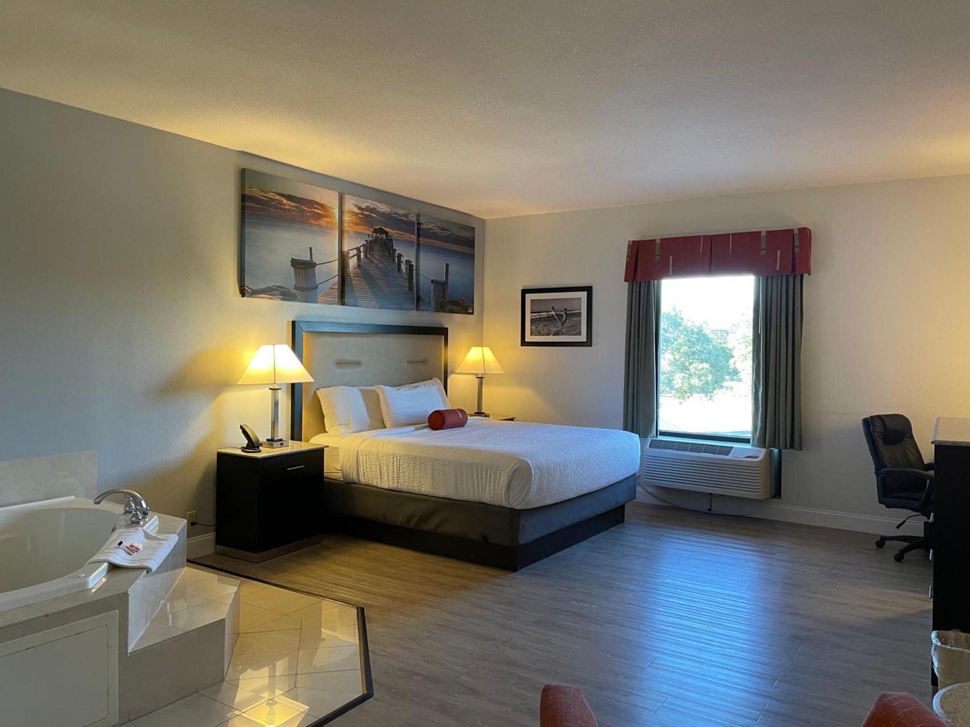 Days Inn & Suites by Wyndham Lakeland photo 94