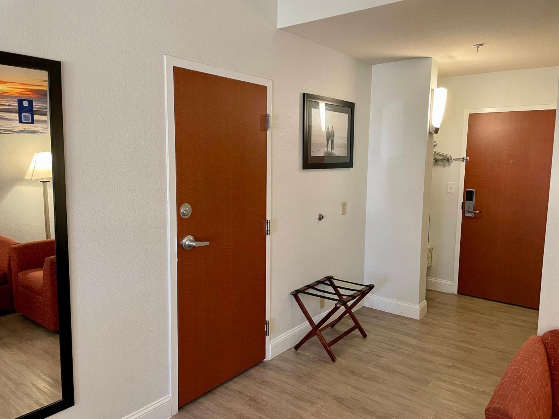 Days Inn & Suites by Wyndham Lakeland photo 95