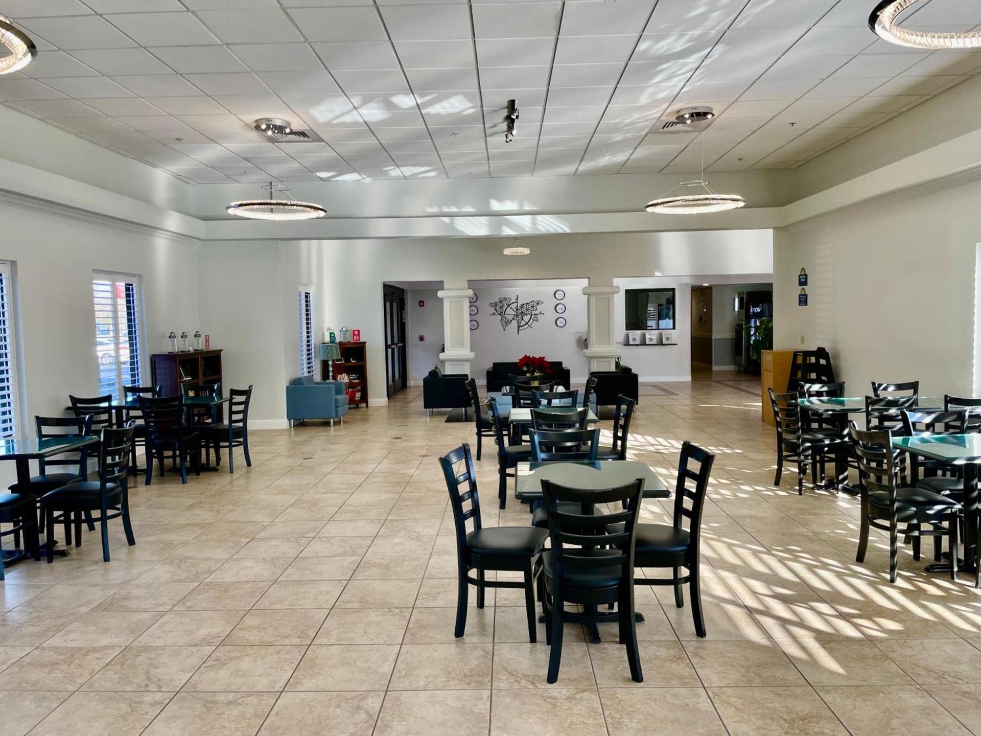 Days Inn & Suites by Wyndham Lakeland photo 85