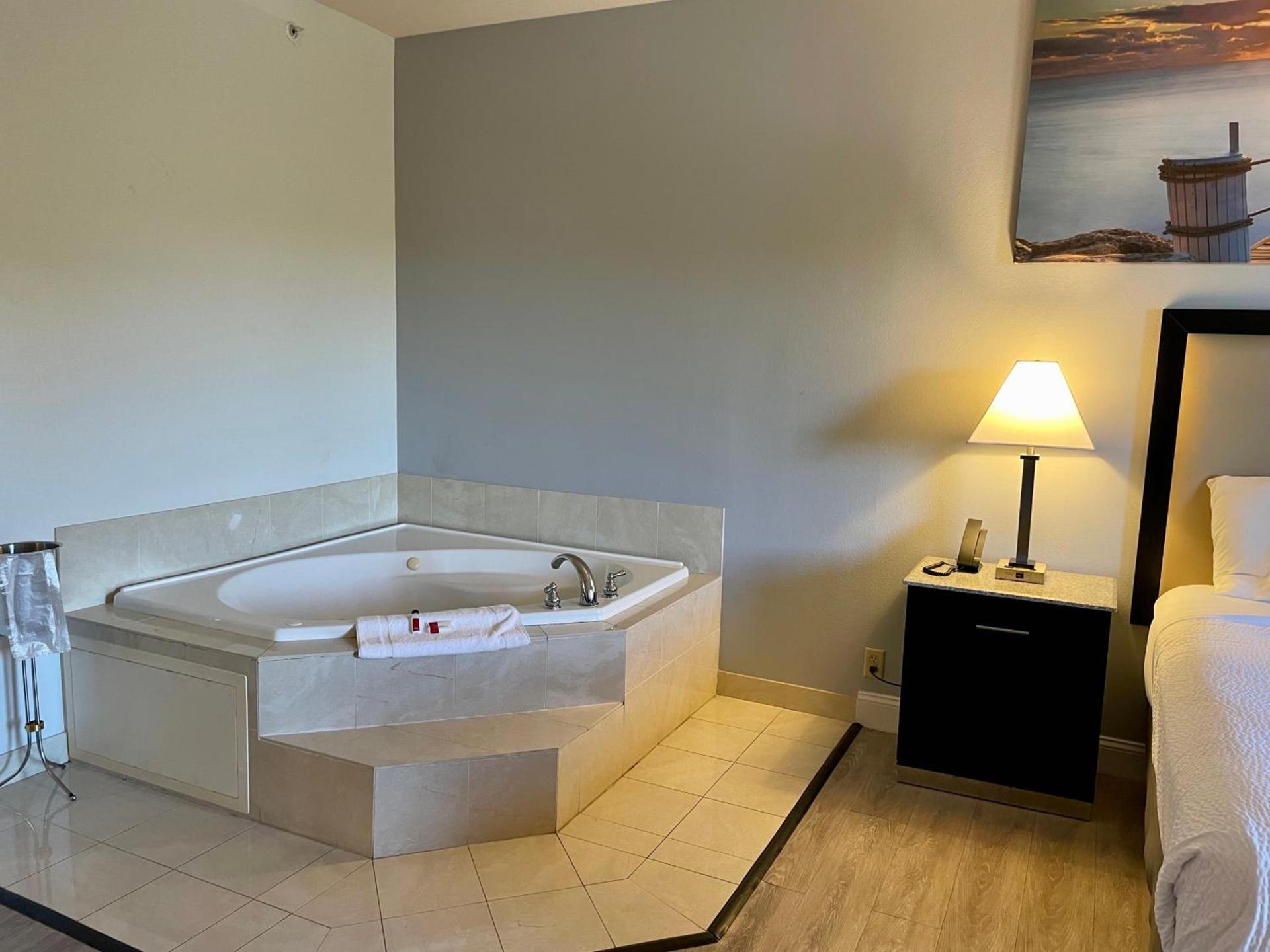 Days Inn & Suites by Wyndham Lakeland photo 91