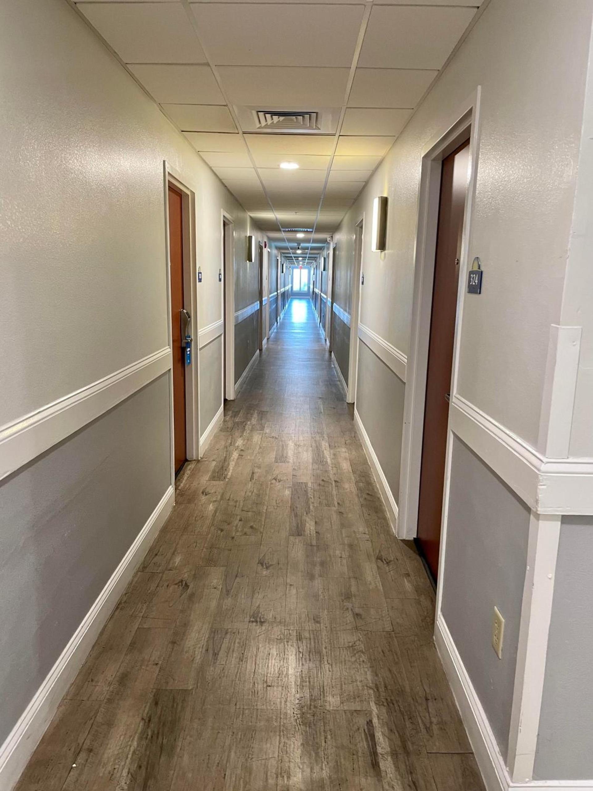 Days Inn & Suites by Wyndham Lakeland photo 76