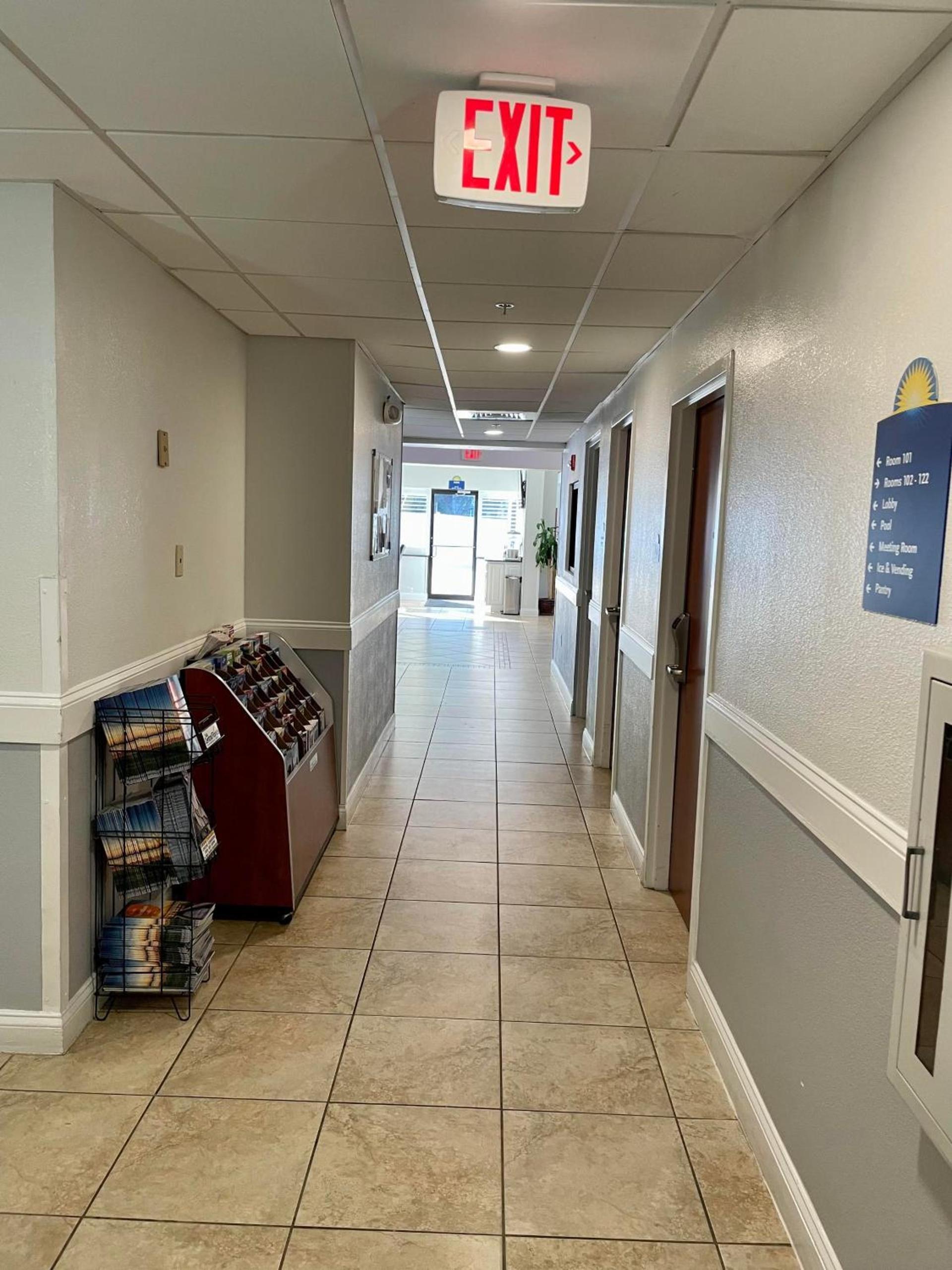 Days Inn & Suites by Wyndham Lakeland photo 71