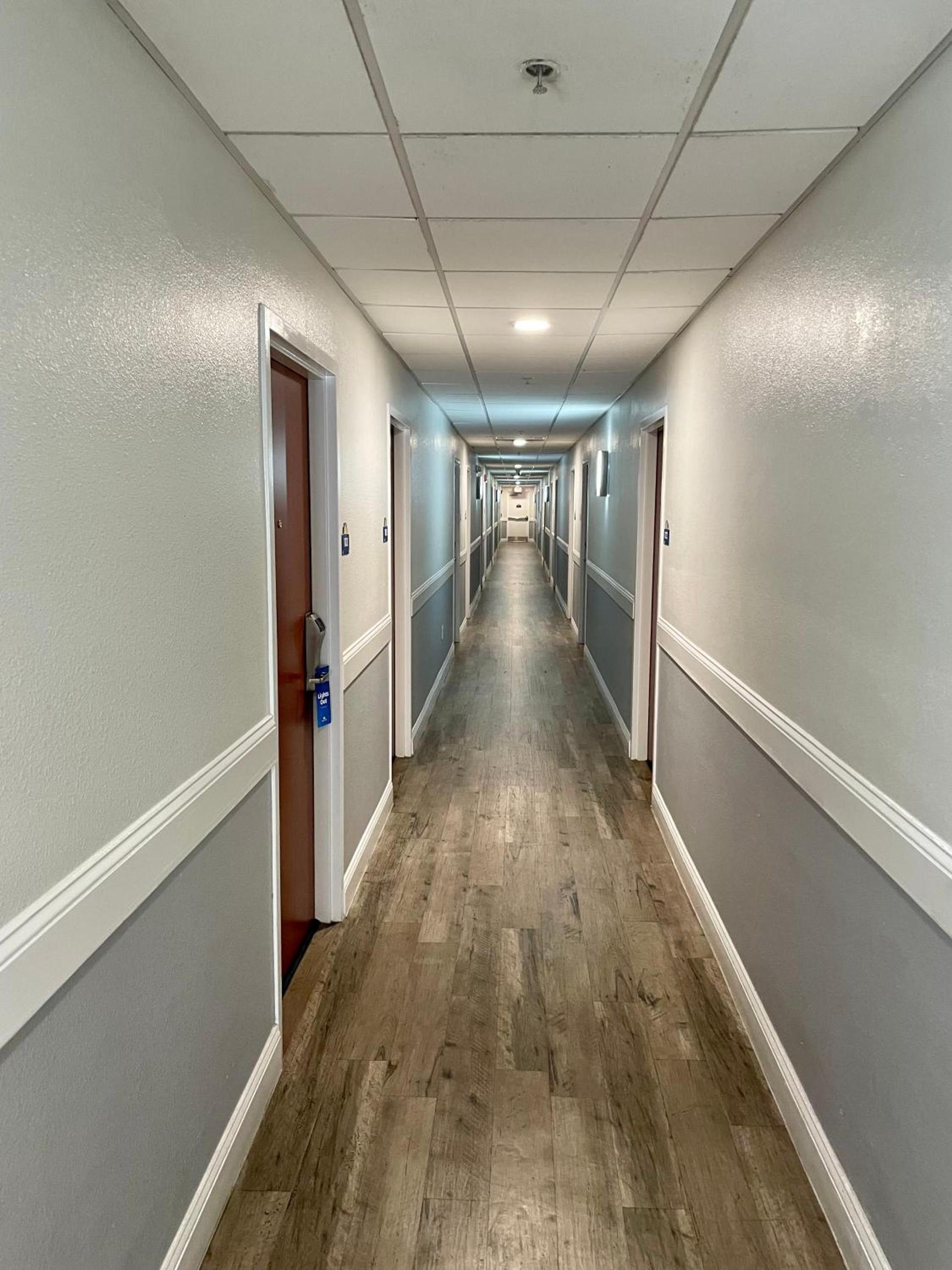 Days Inn & Suites by Wyndham Lakeland photo 72