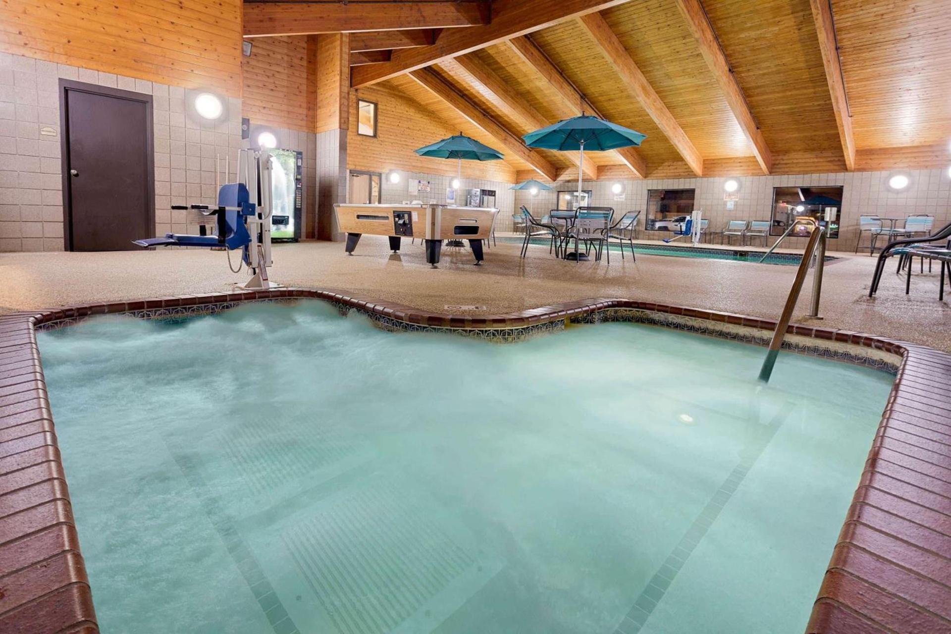 Baymont by Wyndham Owatonna photo 13
