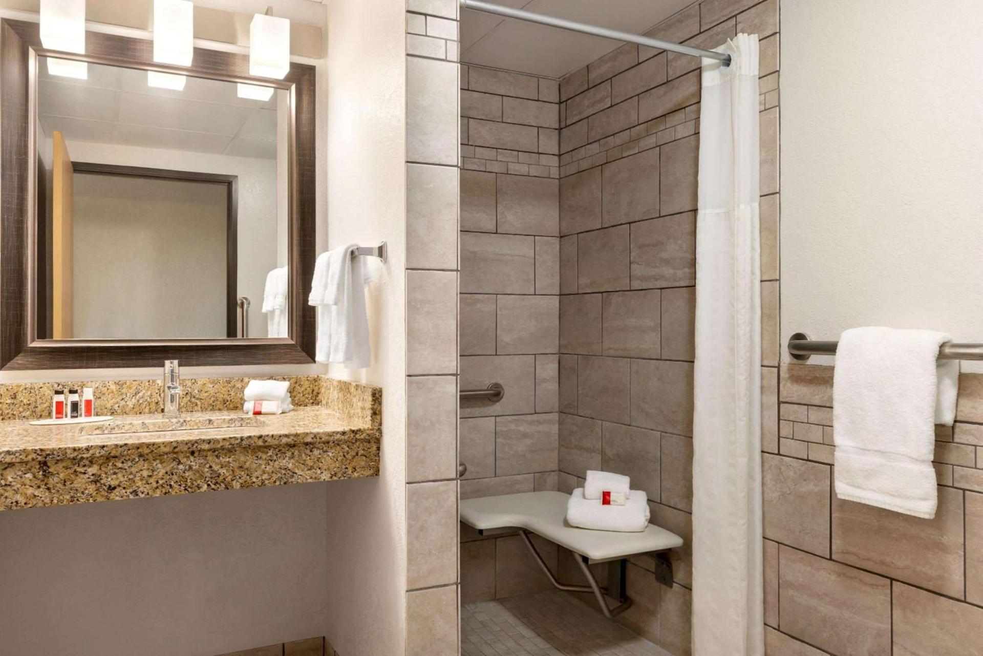 Baymont by Wyndham Owatonna photo 21