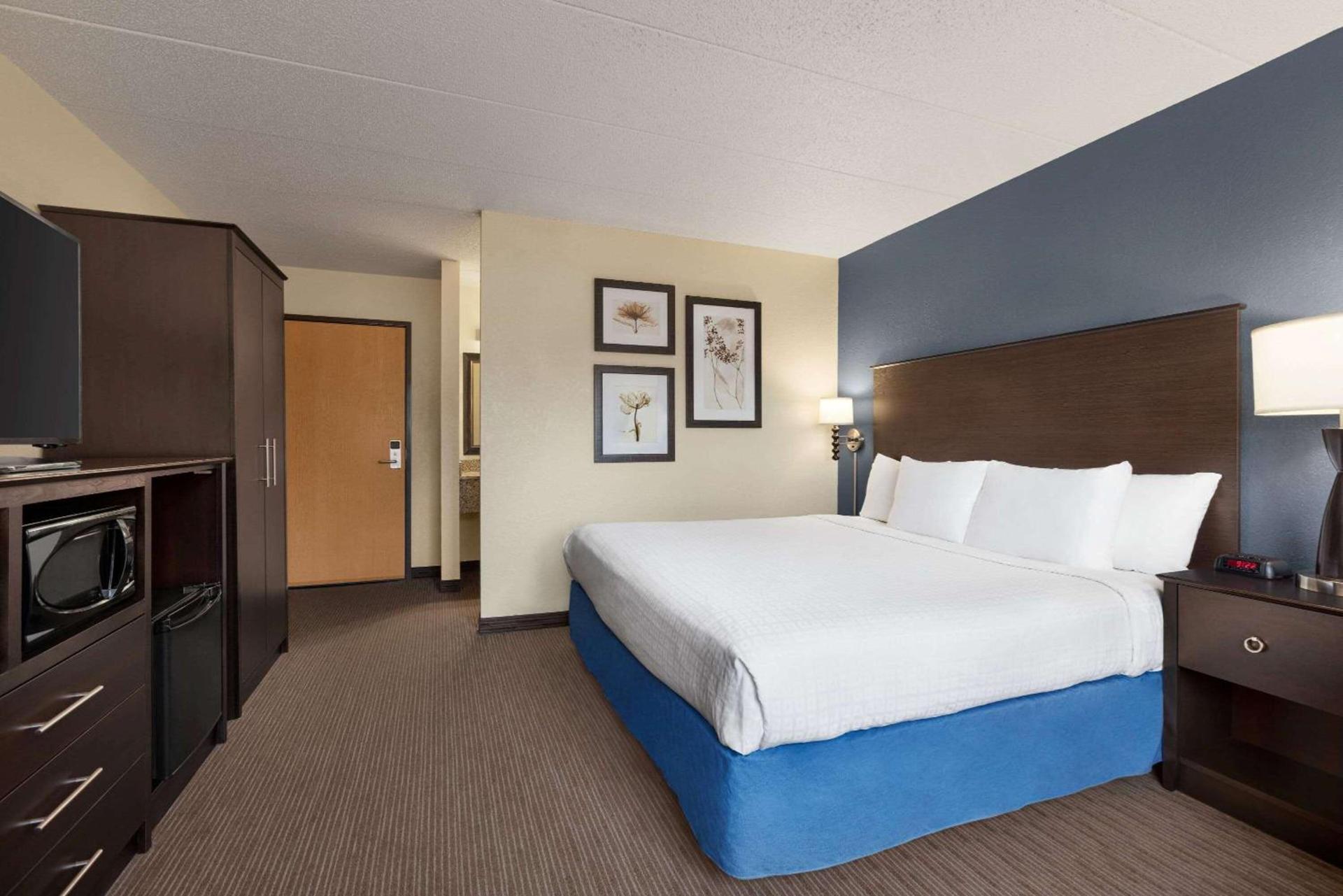 Baymont by Wyndham Owatonna photo 35