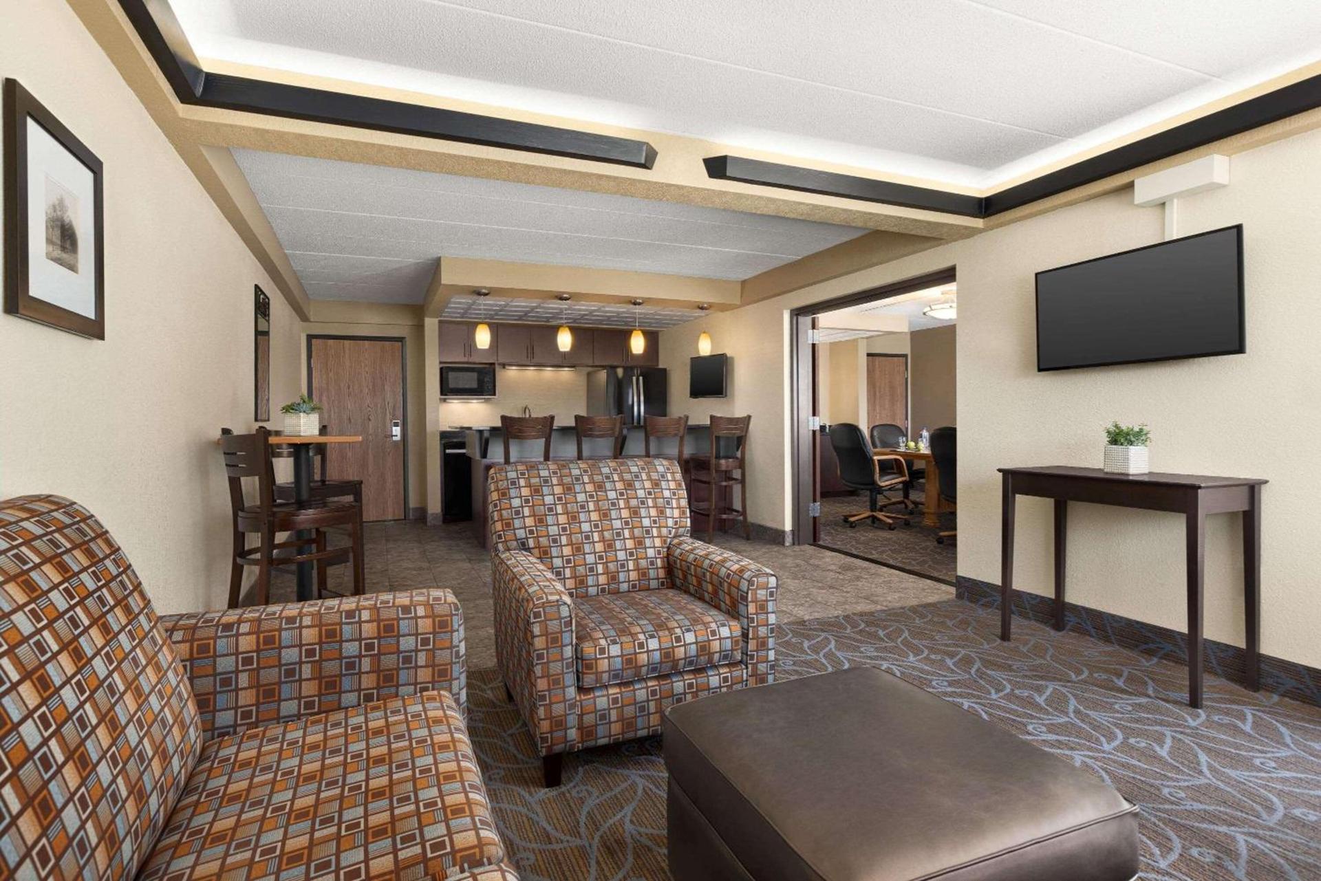 Baymont by Wyndham Owatonna photo 73