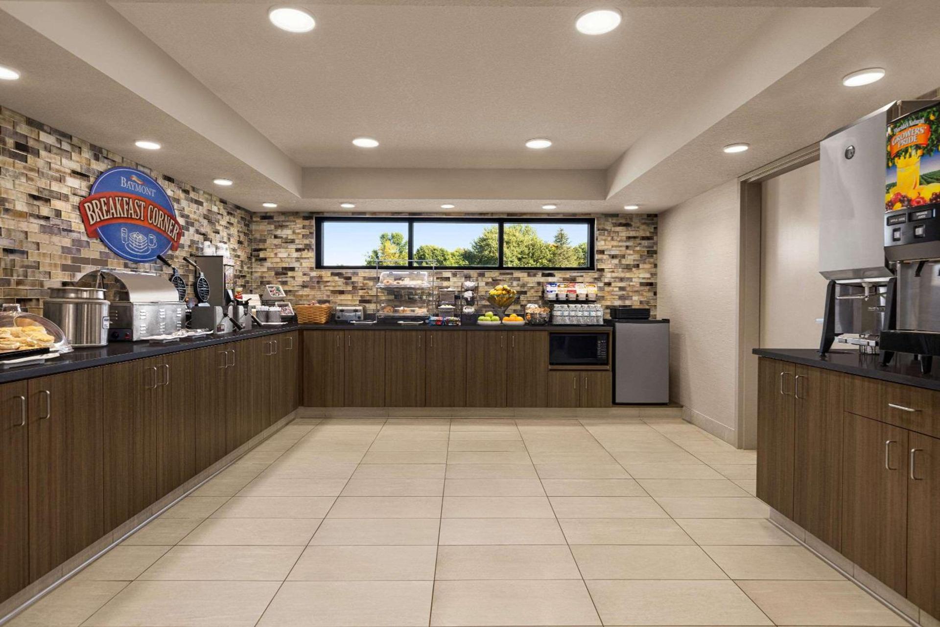 Baymont by Wyndham Owatonna photo 75