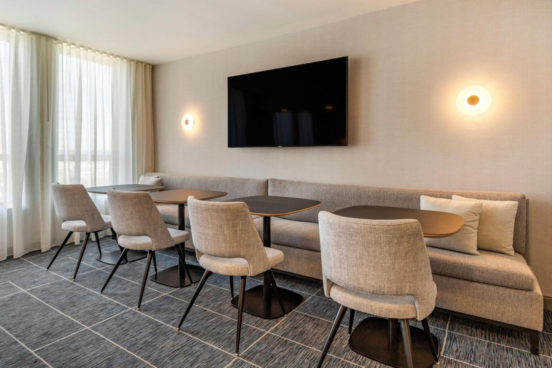 Sheraton Suites Old Town Alexandria photo 37