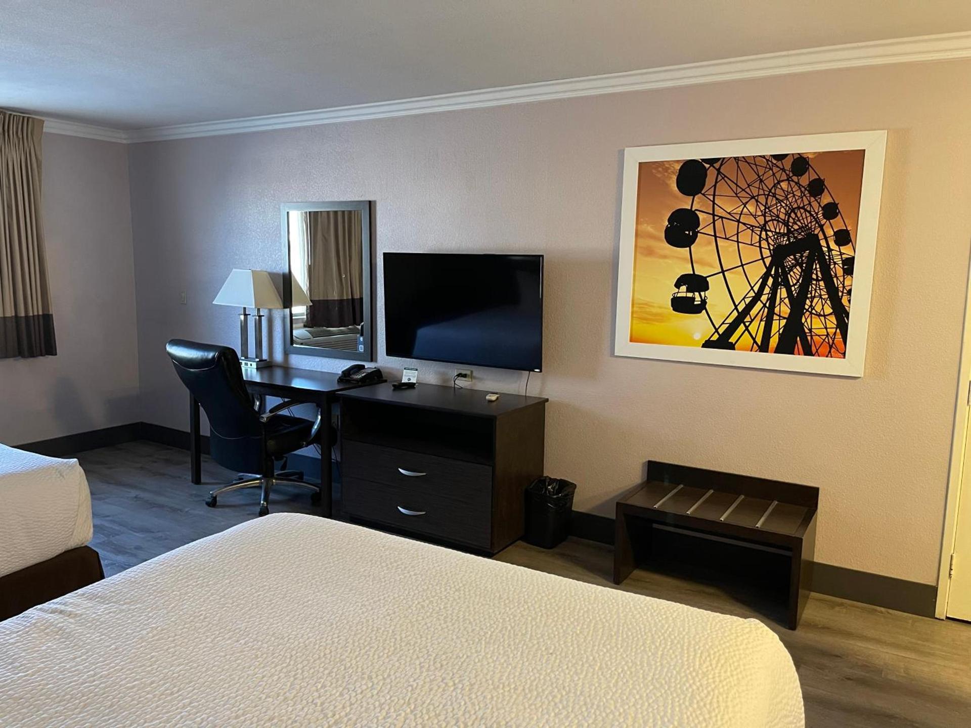 Days Inn by Wyndham Indio photo 40
