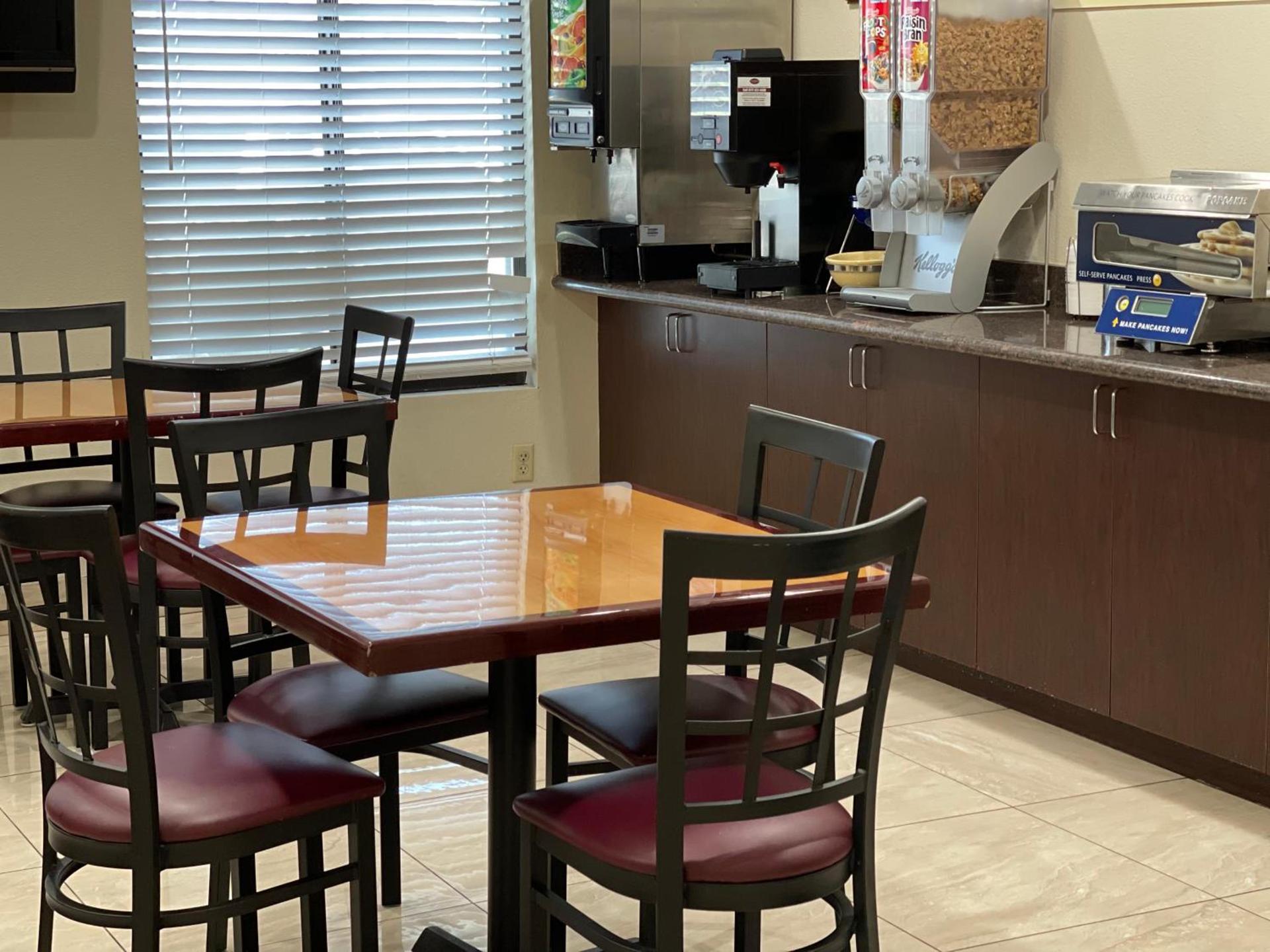 Days Inn by Wyndham Indio photo 33